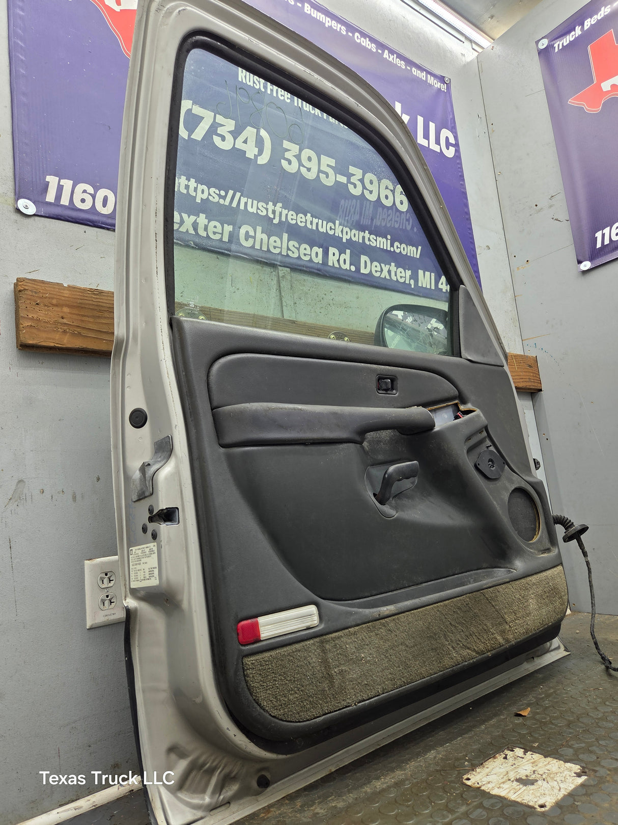 1999-2006 Chevrolet Silverado / GMC Sierra 1500 2500 3500 HD Front Driver Side Door LH