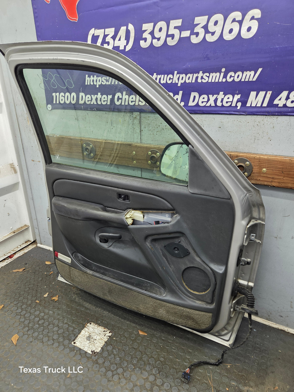 1999-2006 Chevrolet Silverado / GMC Sierra 1500 2500 3500 HD Front Driver Side Door LH