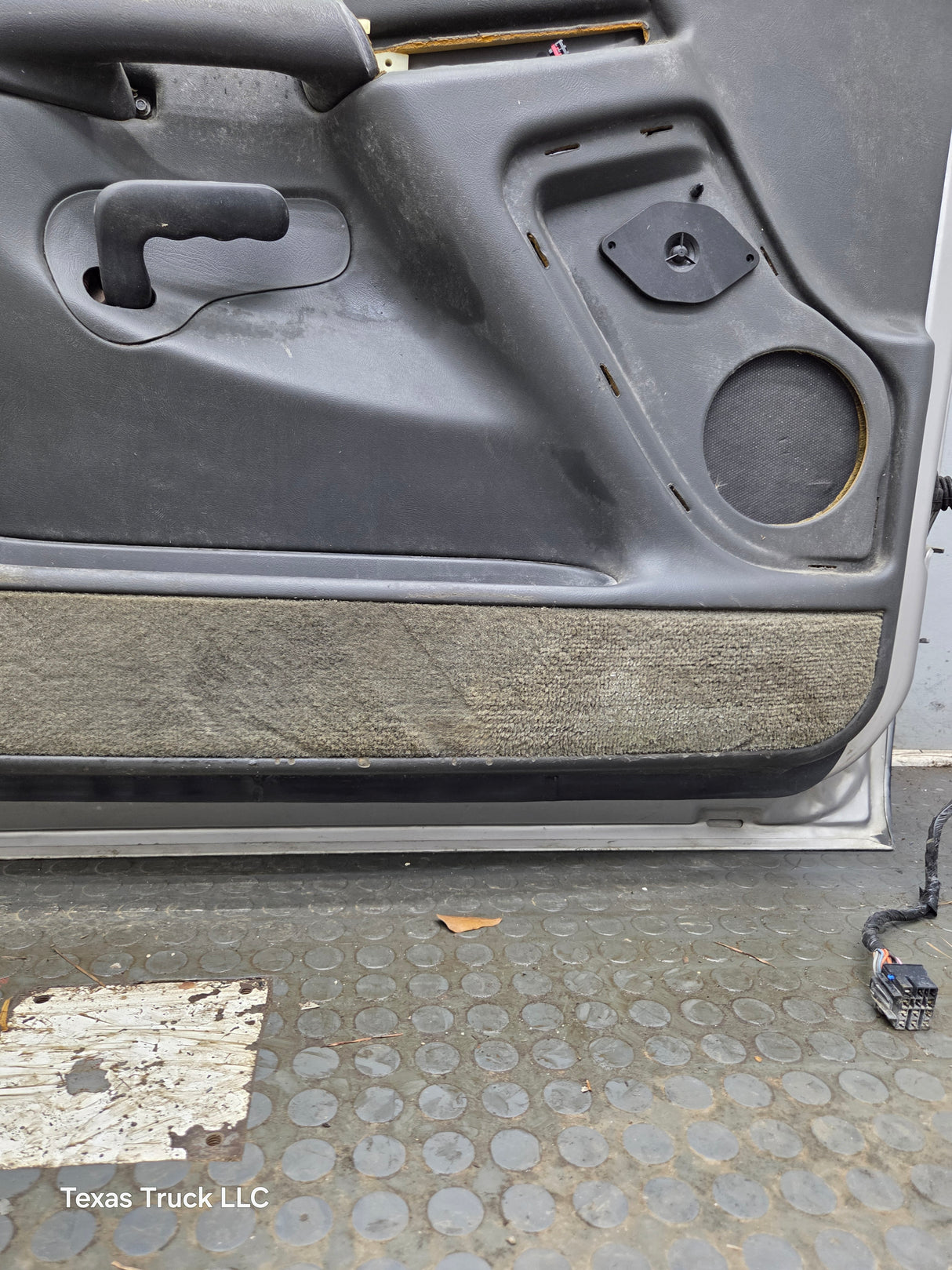 1999-2006 Chevrolet Silverado / GMC Sierra 1500 2500 3500 HD Front Driver Side Door LH