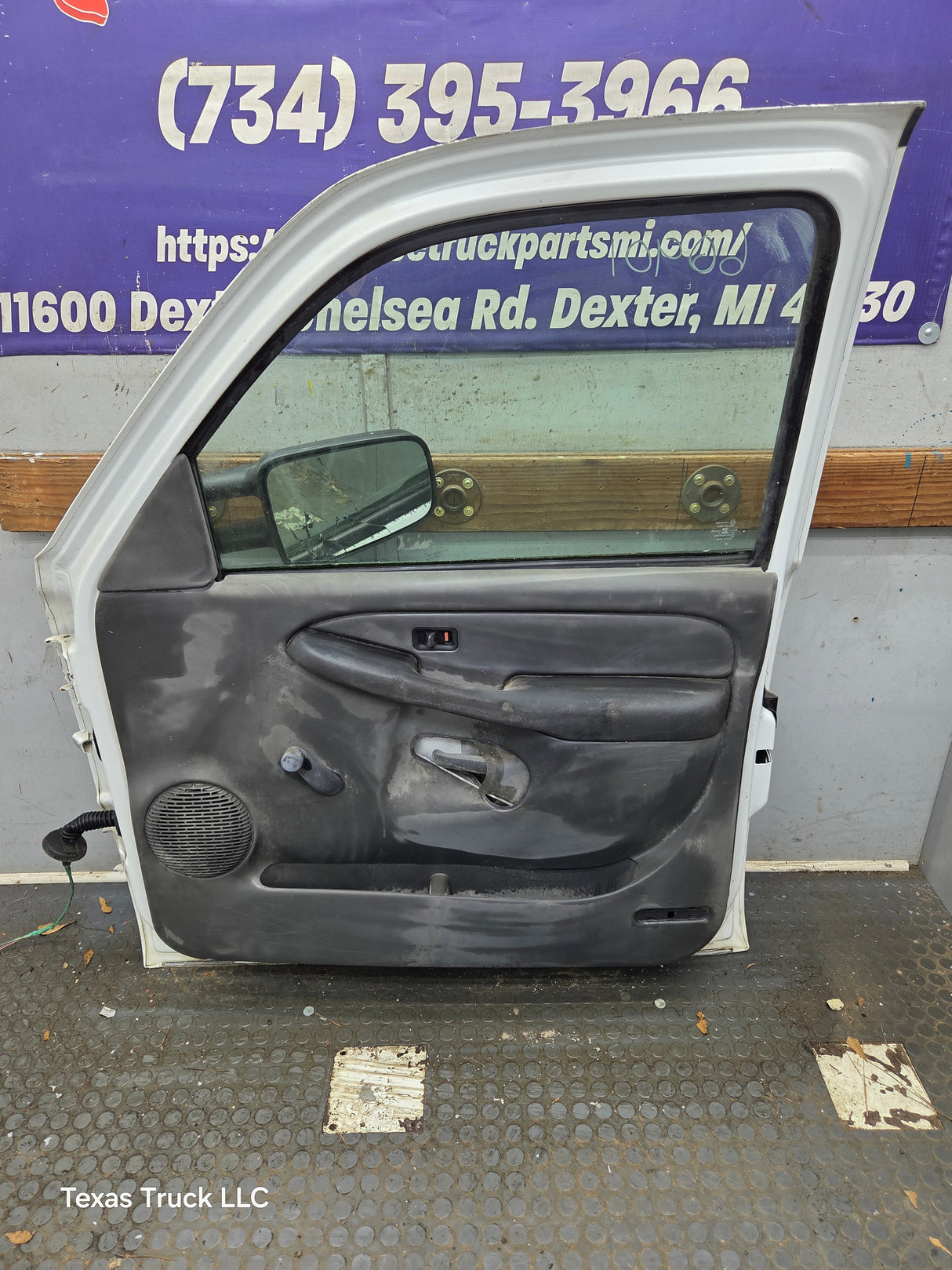1999-2006 Chevrolet Silverado / GMC Sierra 1500 2500 3500 HD Front Passenger side Door RH