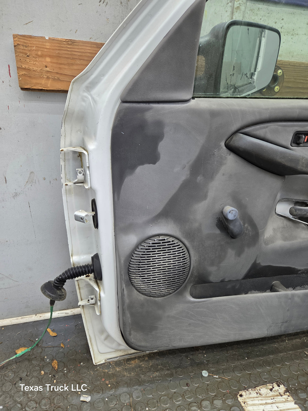 1999-2006 Chevrolet Silverado / GMC Sierra 1500 2500 3500 HD Front Passenger side Door RH
