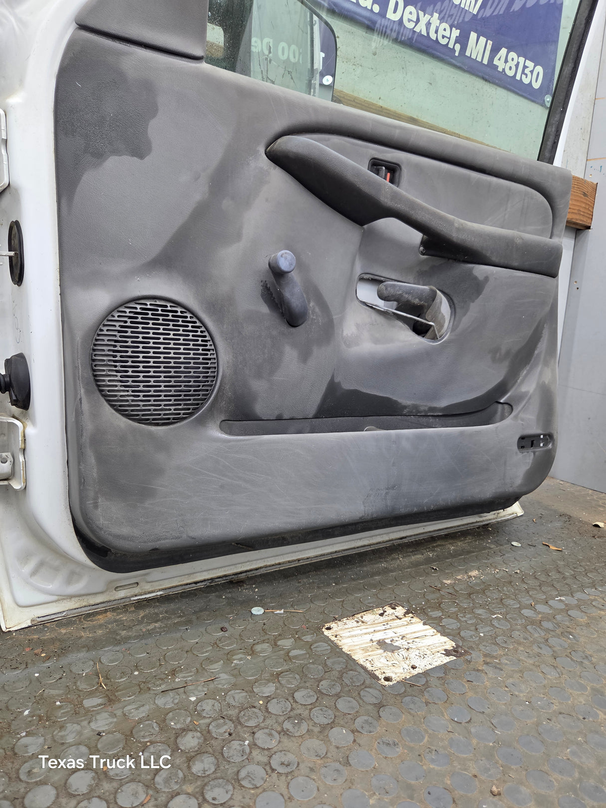 1999-2006 Chevrolet Silverado / GMC Sierra 1500 2500 3500 HD Front Passenger side Door RH