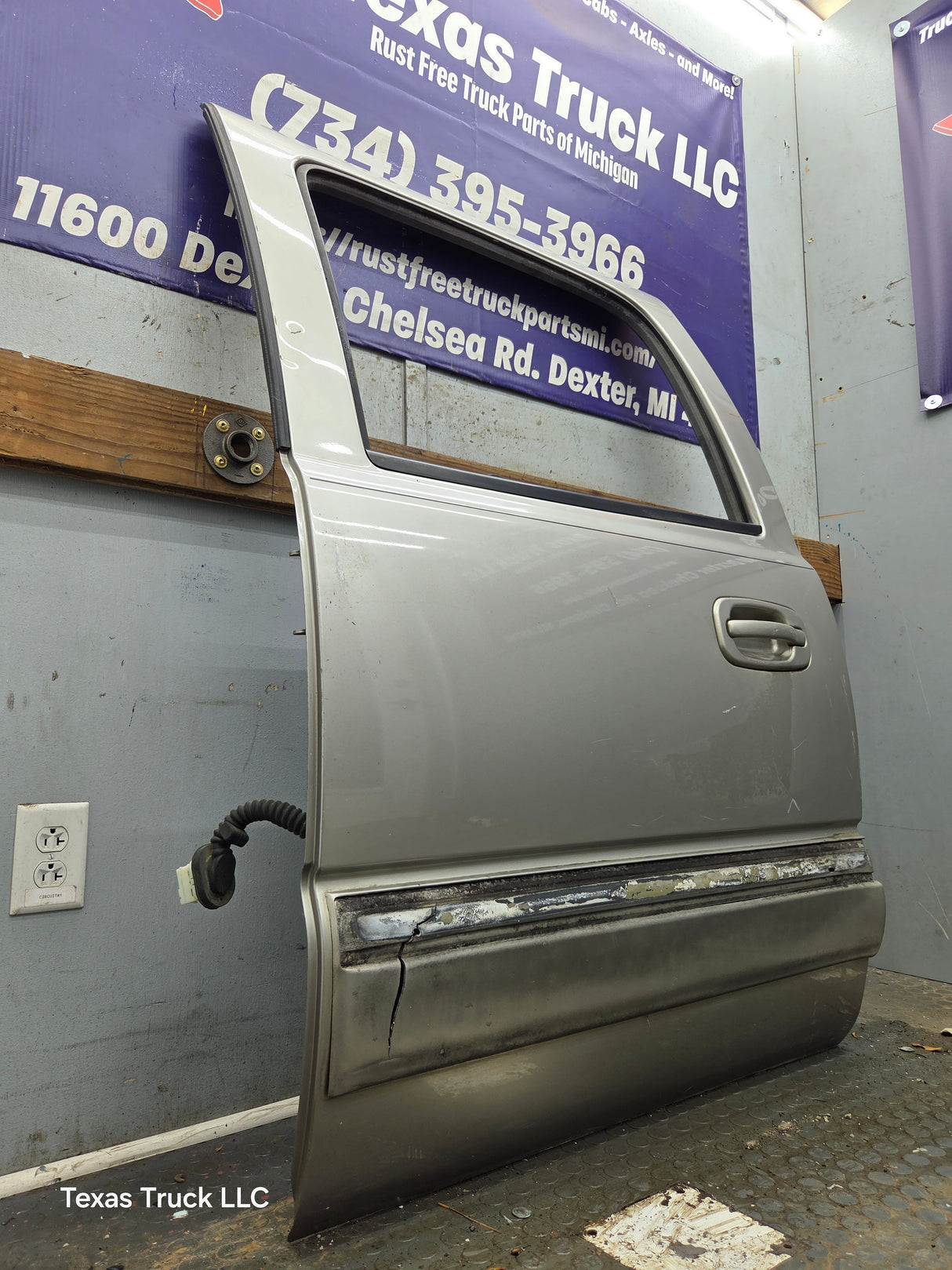 1999-2007 Chevrolet Silverado / GMC Sierra 1500 2500 3500 HD Rear Driver side LH Crew Cab rear door (Copy)
