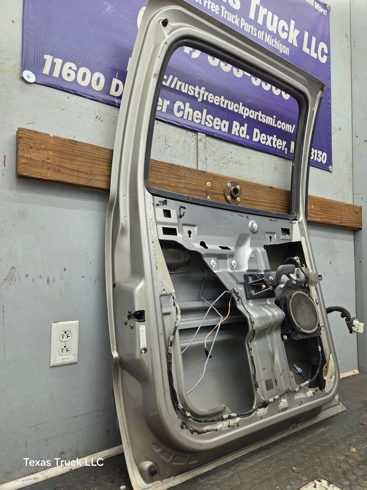 1999-2007 Chevrolet Silverado / GMC Sierra 1500 2500 3500 HD Rear Driver side LH Crew Cab rear door (Copy)