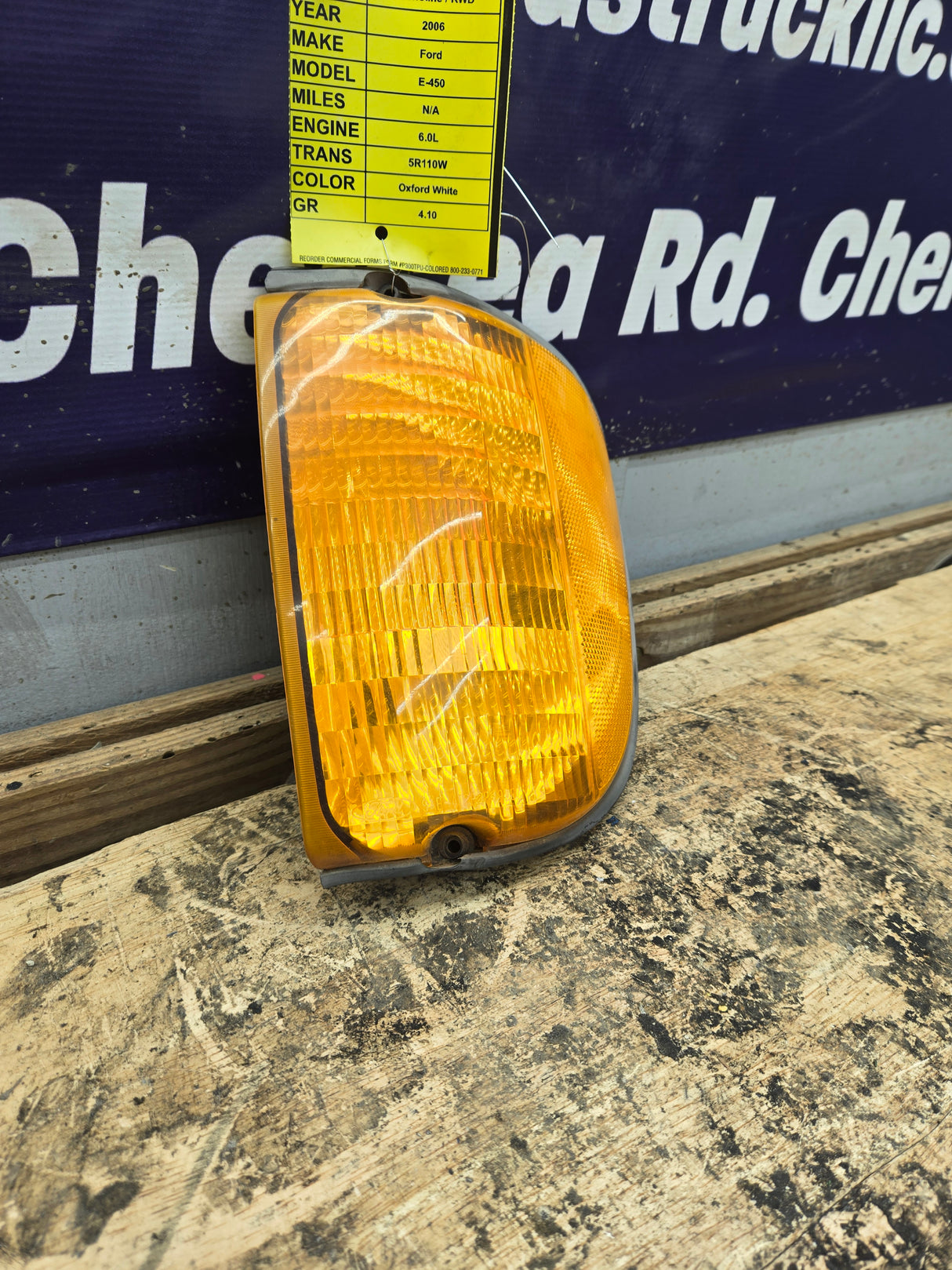 1992-2007 Ford Econoline E-150 E-250 E-350 E-450 LH Driver Side OEM Turn Signal Parking Light Assembly