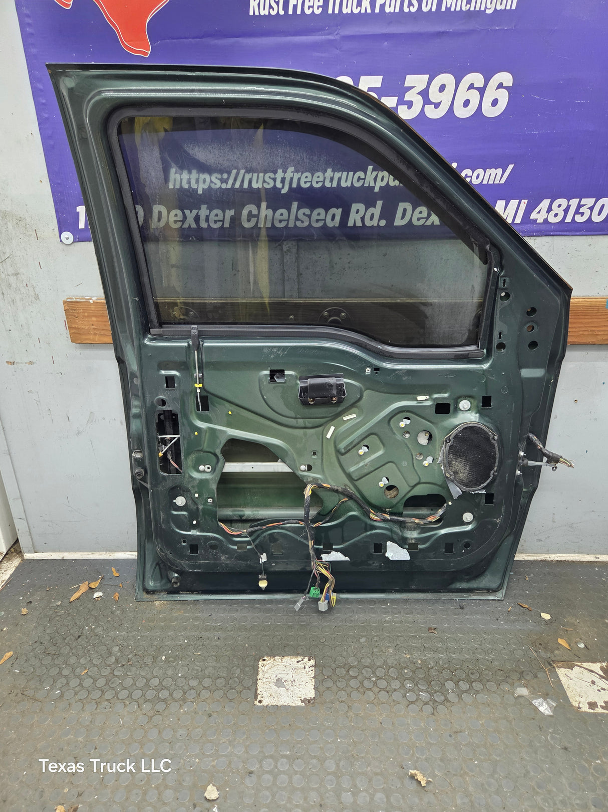1999-2011 Ford Super Duty LH Driver Side Front Door F250 F350 F450 F550