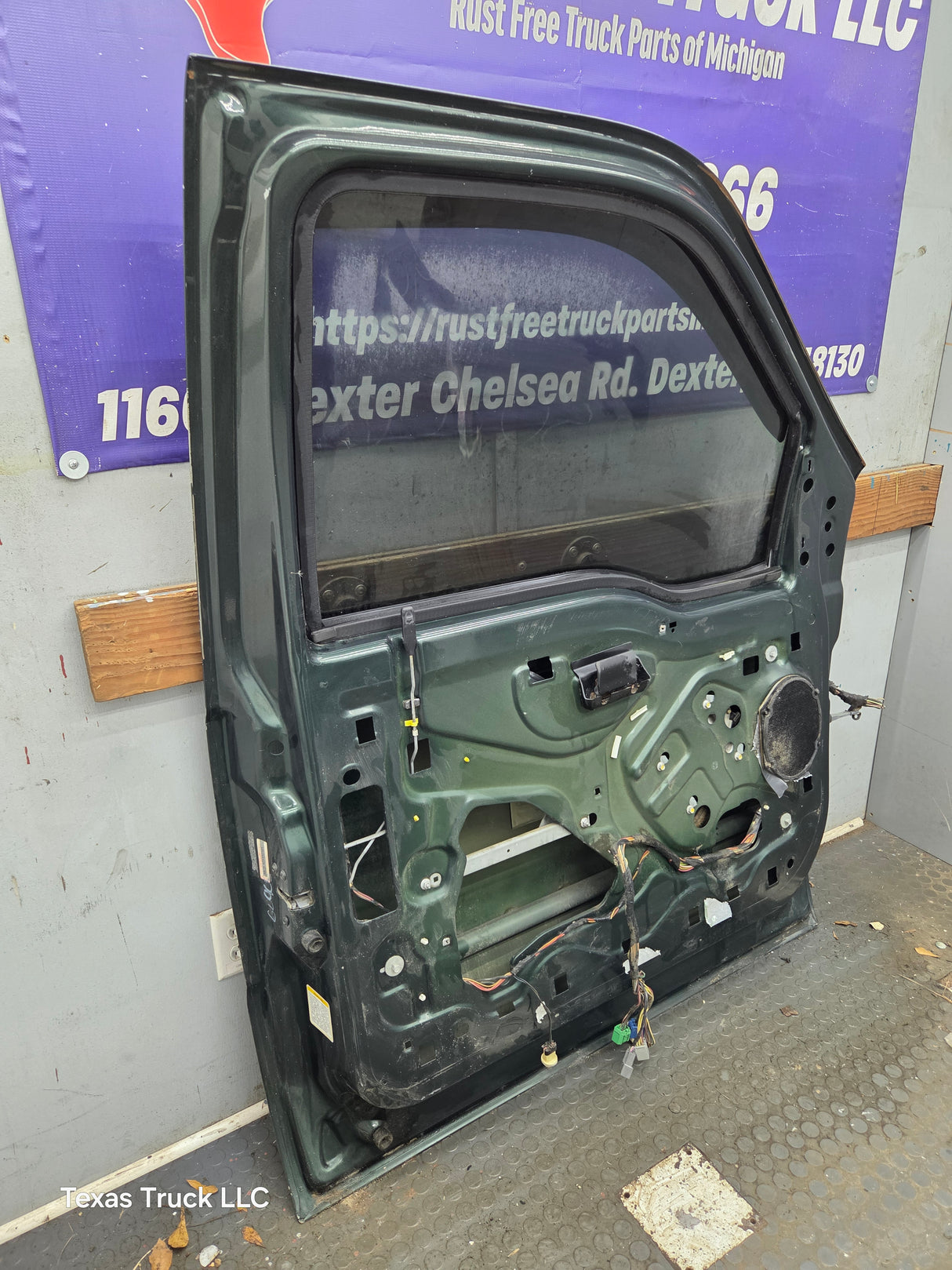 1999-2011 Ford Super Duty LH Driver Side Front Door F250 F350 F450 F550