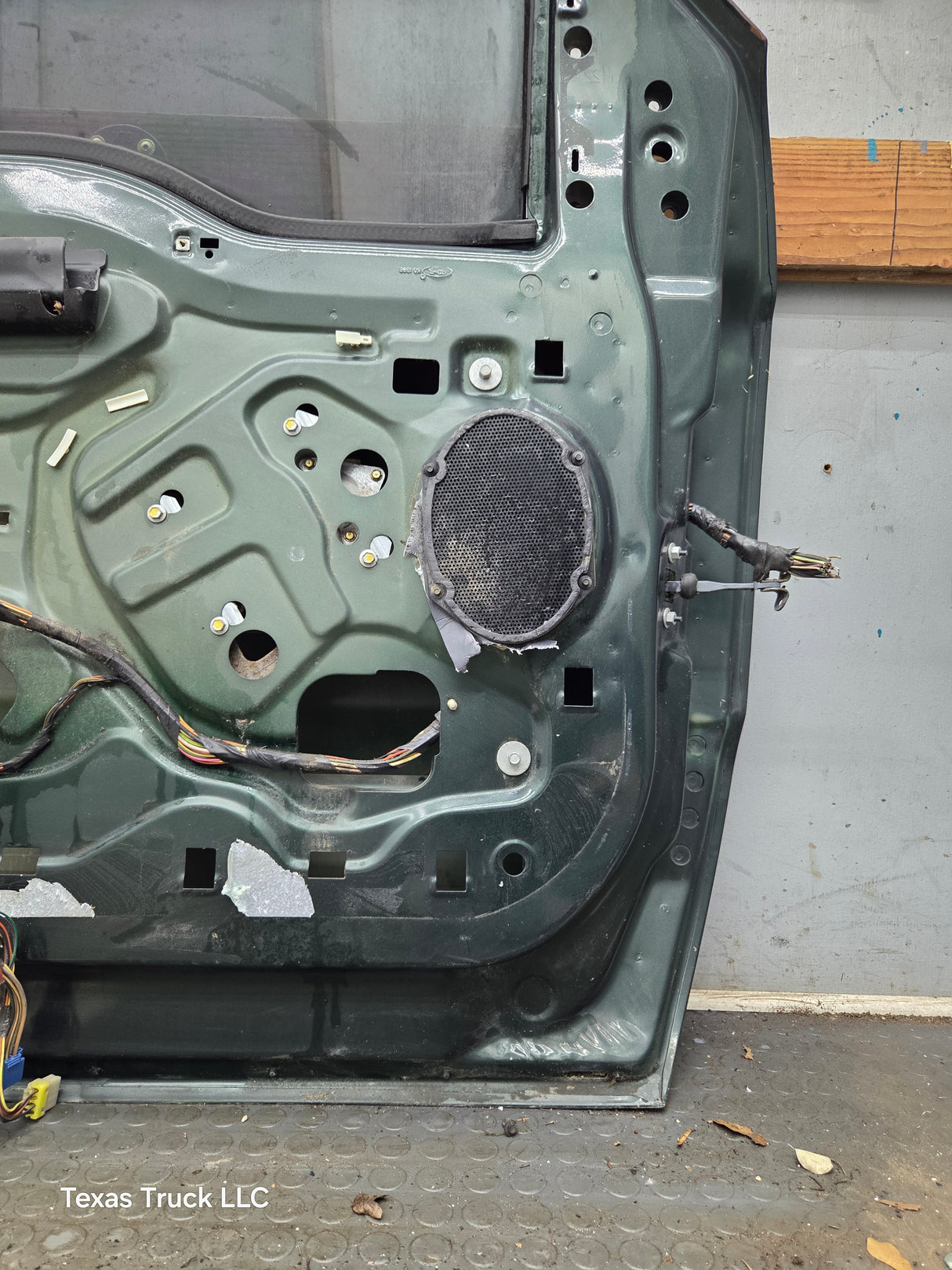 1999-2011 Ford Super Duty LH Driver Side Front Door F250 F350 F450 F550