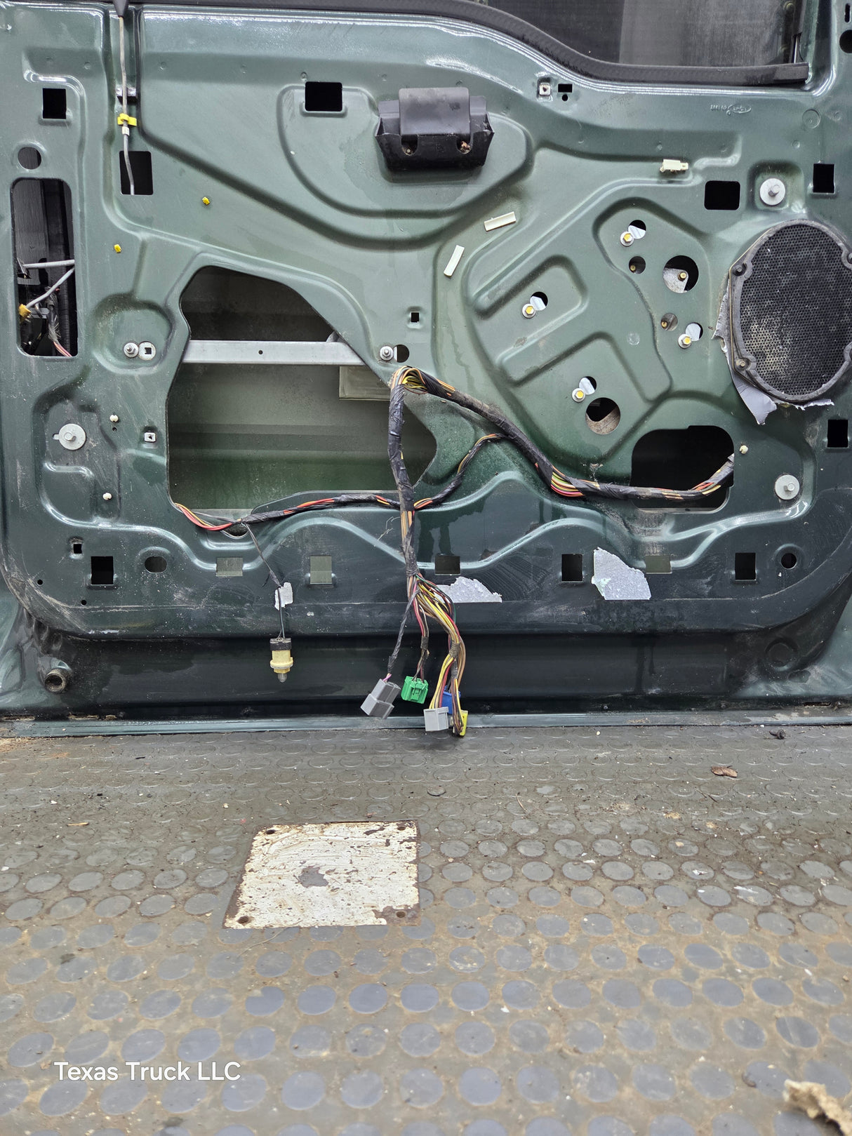1999-2011 Ford Super Duty LH Driver Side Front Door F250 F350 F450 F550