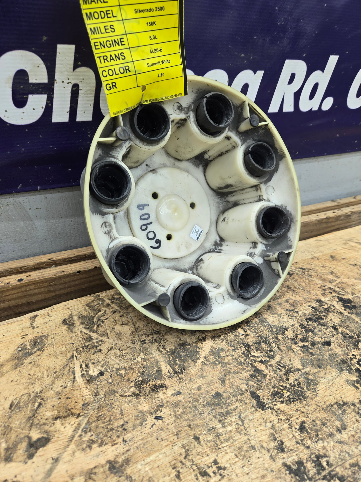 1999-2006 OEM Chevrolet Silverado 8 Lug Wheel Center Hub Cap Lug Cover