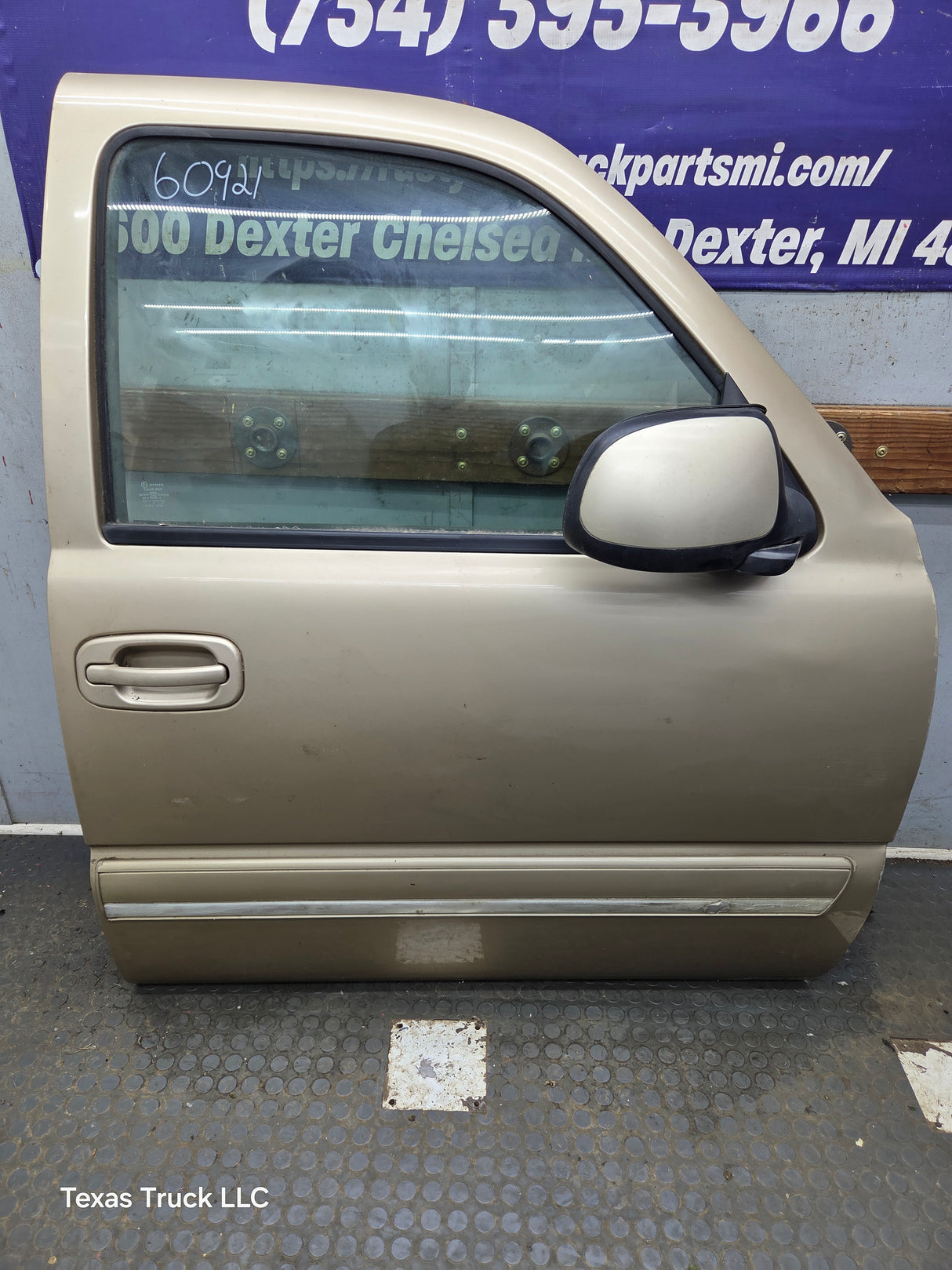 1999-2006 Chevrolet Silverado / GMC Sierra 1500 2500 3500 HD Front Passenger Side Door RH