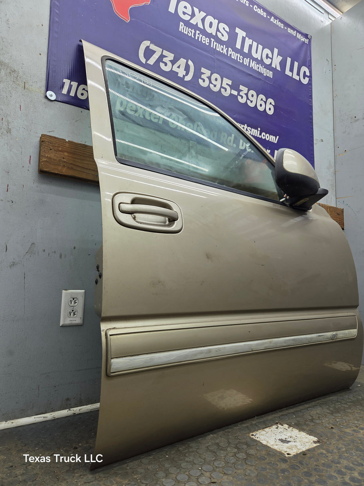 1999-2006 Chevrolet Silverado / GMC Sierra 1500 2500 3500 HD Front Passenger Side Door RH