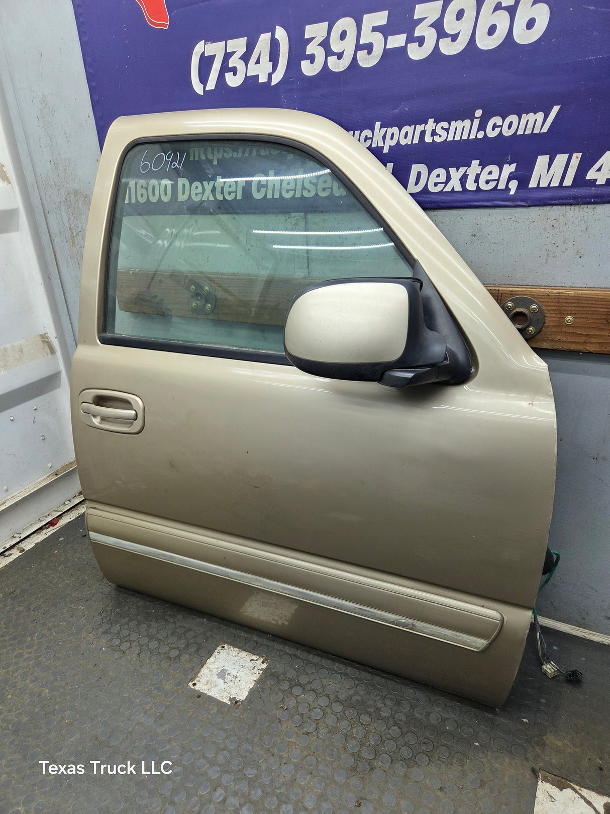 1999-2006 Chevrolet Silverado / GMC Sierra 1500 2500 3500 HD Front Passenger Side Door RH