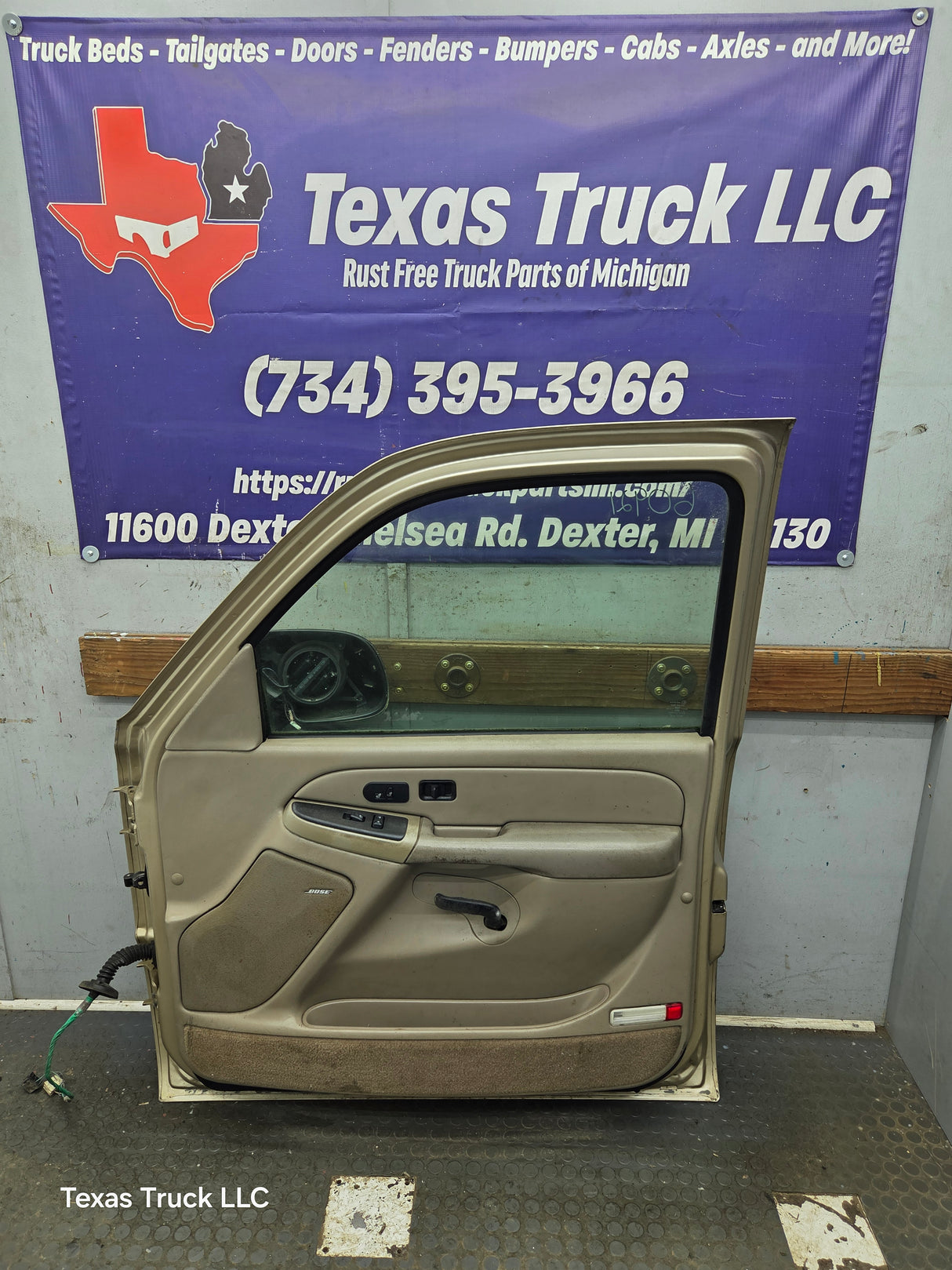 1999-2006 Chevrolet Silverado / GMC Sierra 1500 2500 3500 HD Front Passenger Side Door RH
