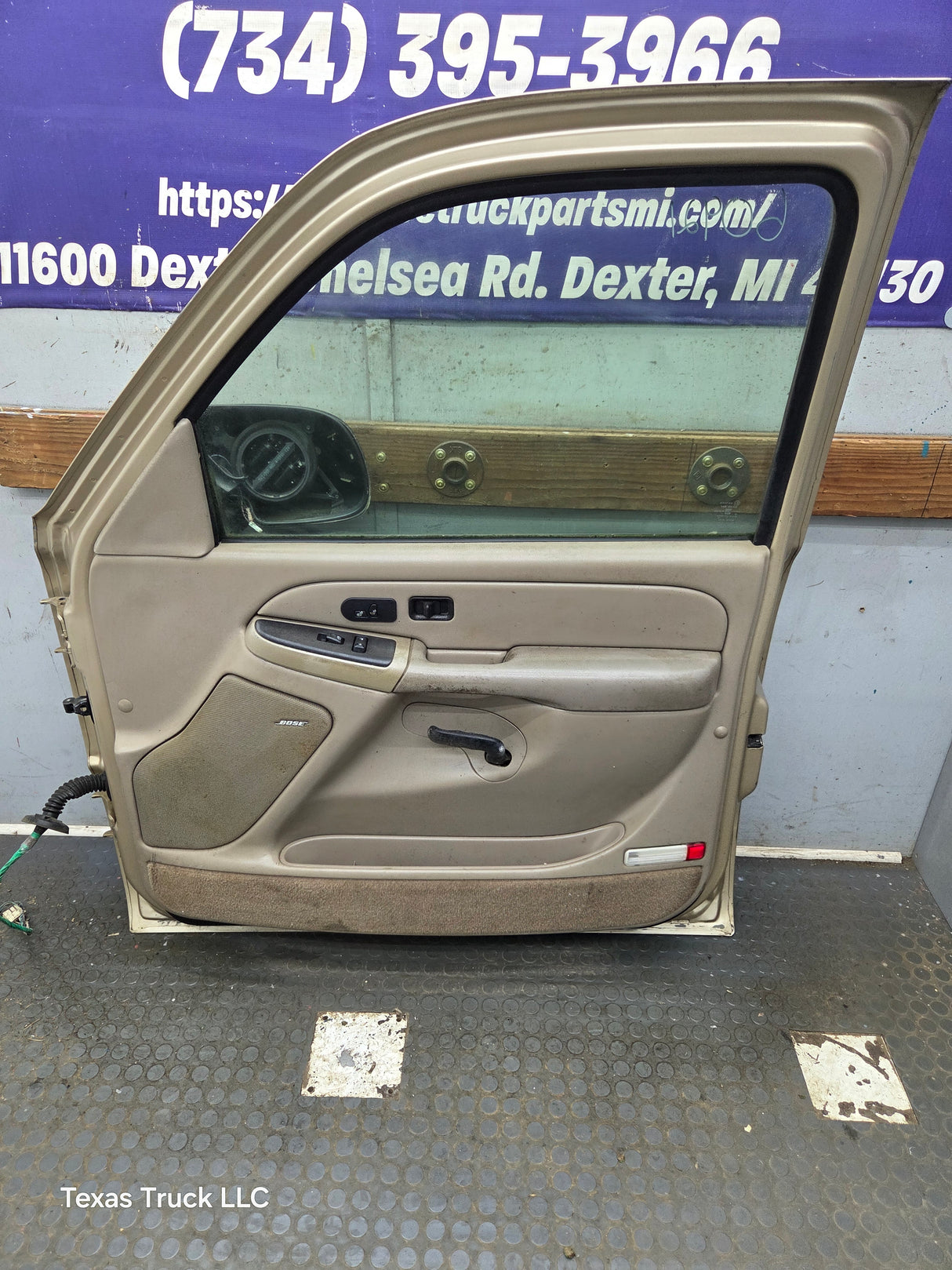 1999-2006 Chevrolet Silverado / GMC Sierra 1500 2500 3500 HD Front Passenger Side Door RH