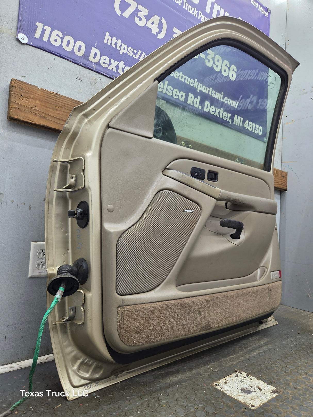 1999-2006 Chevrolet Silverado / GMC Sierra 1500 2500 3500 HD Front Passenger Side Door RH