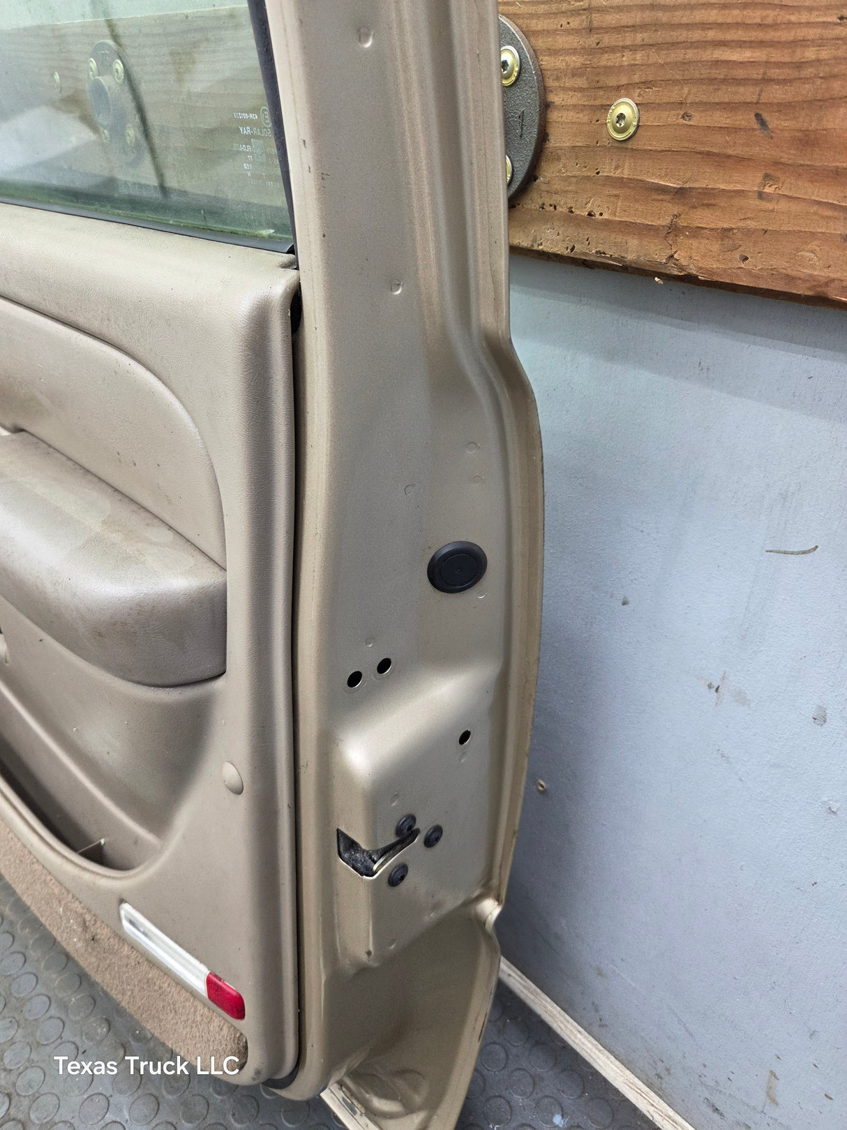 1999-2006 Chevrolet Silverado / GMC Sierra 1500 2500 3500 HD Front Passenger Side Door RH