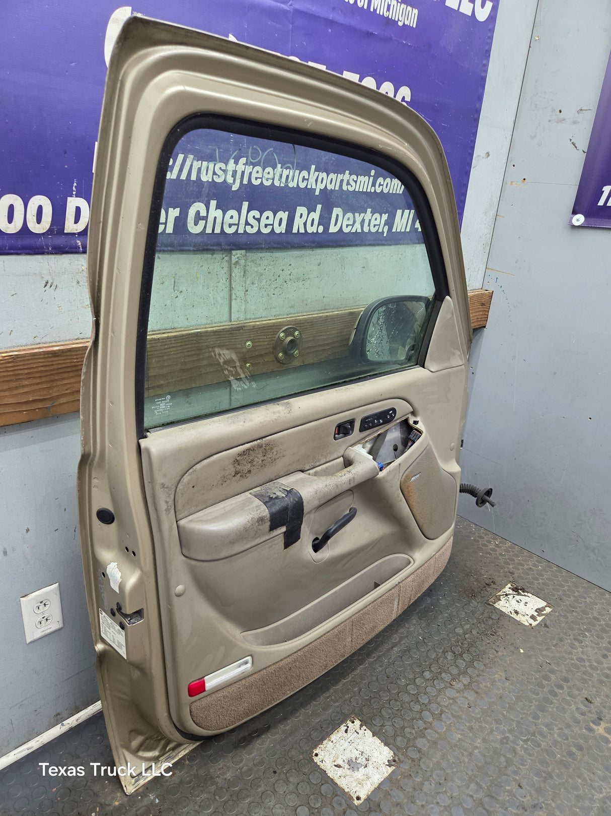 1999-2006 Chevrolet Silverado / GMC Sierra 1500 2500 3500 HD Front Driver Side Door LH
