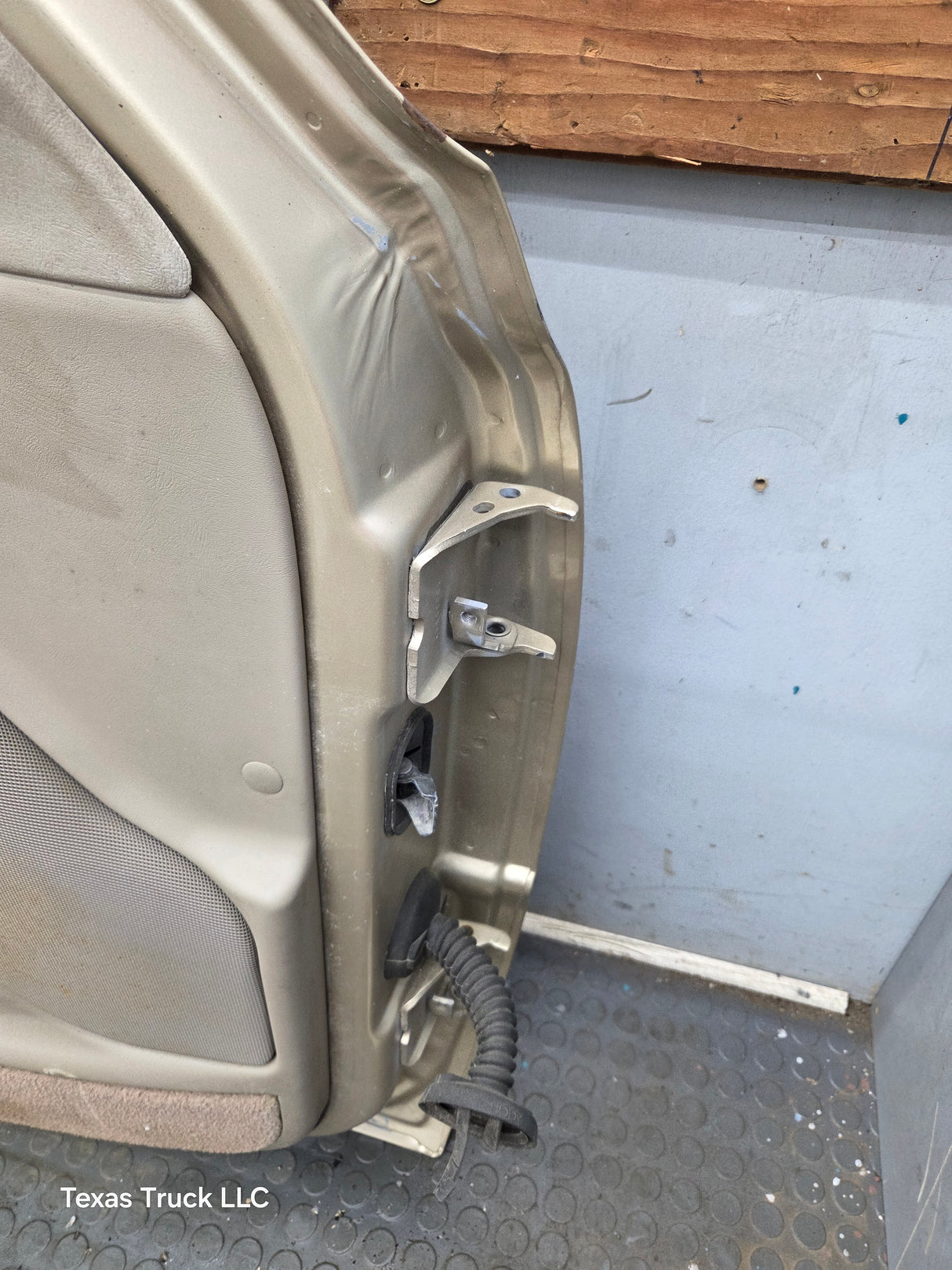 1999-2006 Chevrolet Silverado / GMC Sierra 1500 2500 3500 HD Front Driver Side Door LH