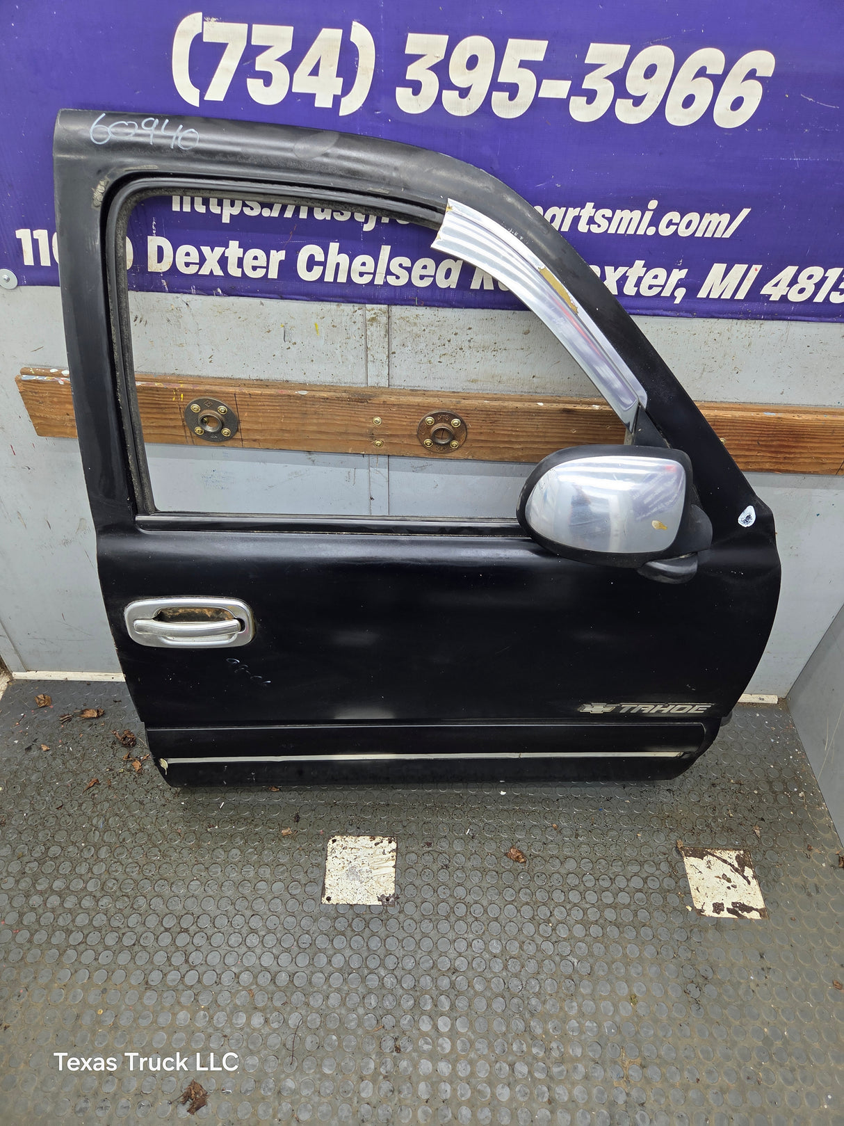 1999-2006 Chevrolet Silverado / GMC Sierra 1500 2500 3500 HD Front Passenger Side Door RH