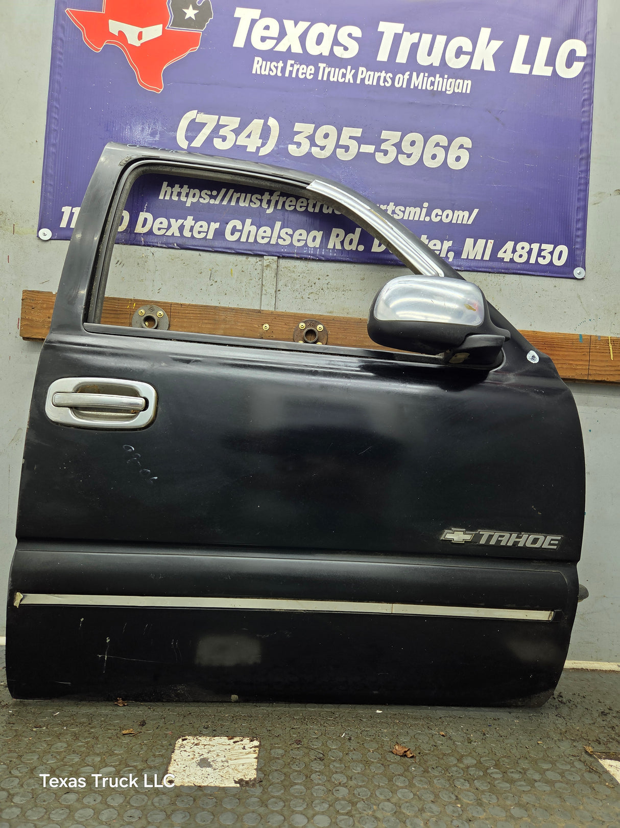 1999-2006 Chevrolet Silverado / GMC Sierra 1500 2500 3500 HD Front Passenger Side Door RH