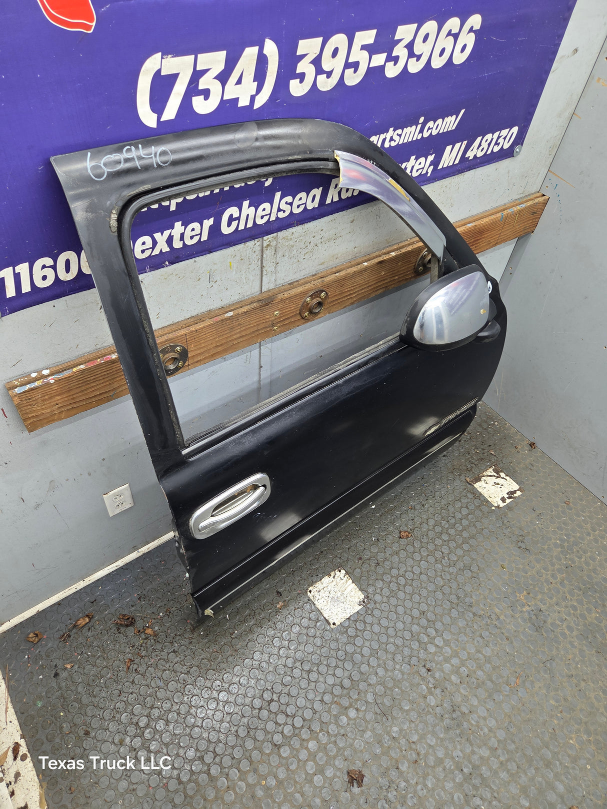 1999-2006 Chevrolet Silverado / GMC Sierra 1500 2500 3500 HD Front Passenger Side Door RH