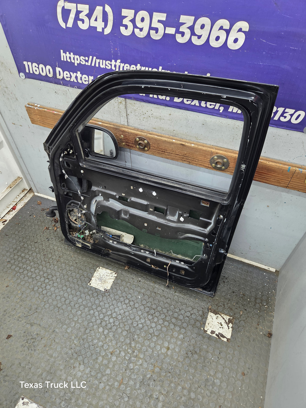1999-2006 Chevrolet Silverado / GMC Sierra 1500 2500 3500 HD Front Passenger Side Door RH