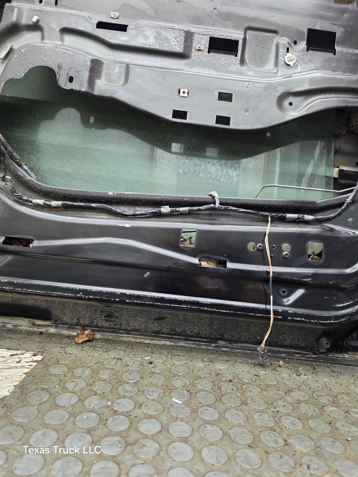 1999-2006 Chevrolet Silverado / GMC Sierra 1500 2500 3500 HD Front Passenger Side Door RH