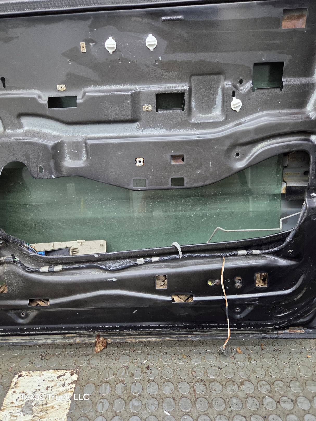 1999-2006 Chevrolet Silverado / GMC Sierra 1500 2500 3500 HD Front Passenger Side Door RH