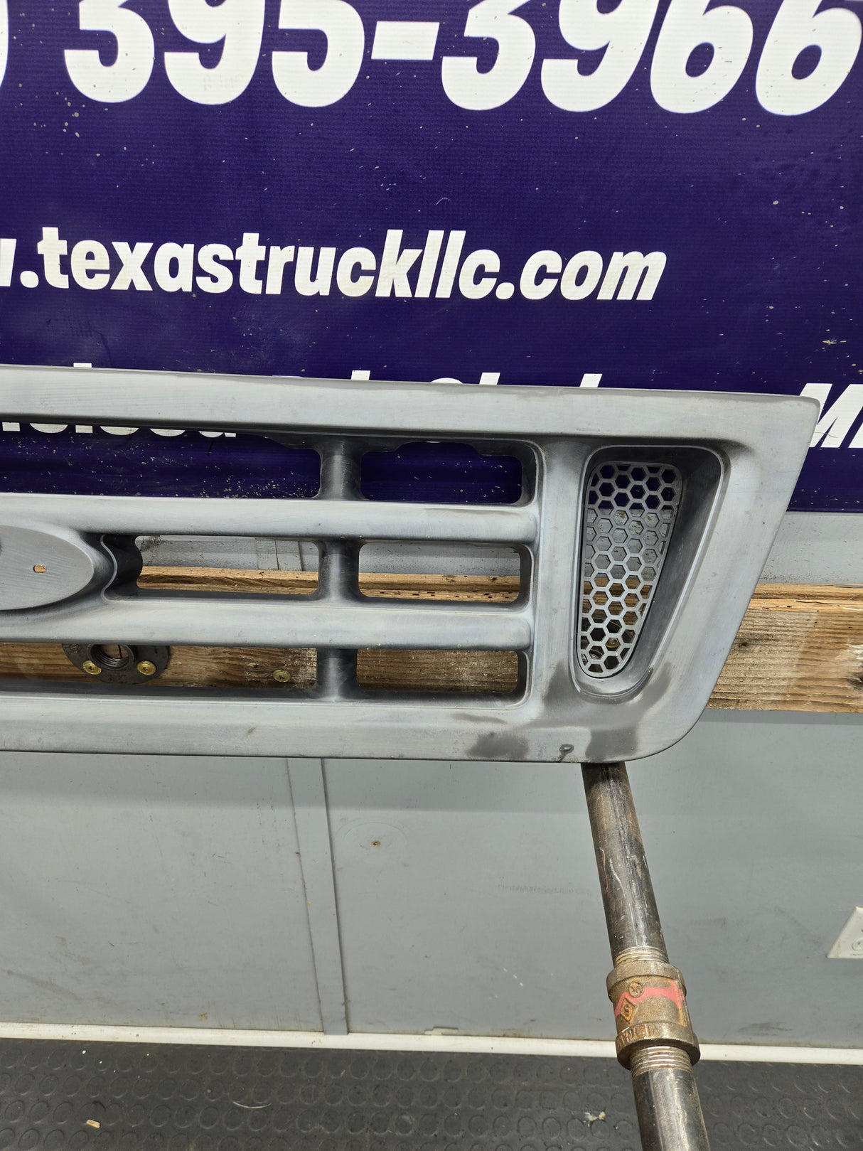 2004-2007 E-150 E-250 E-350 E-450 Econoline Van Grill