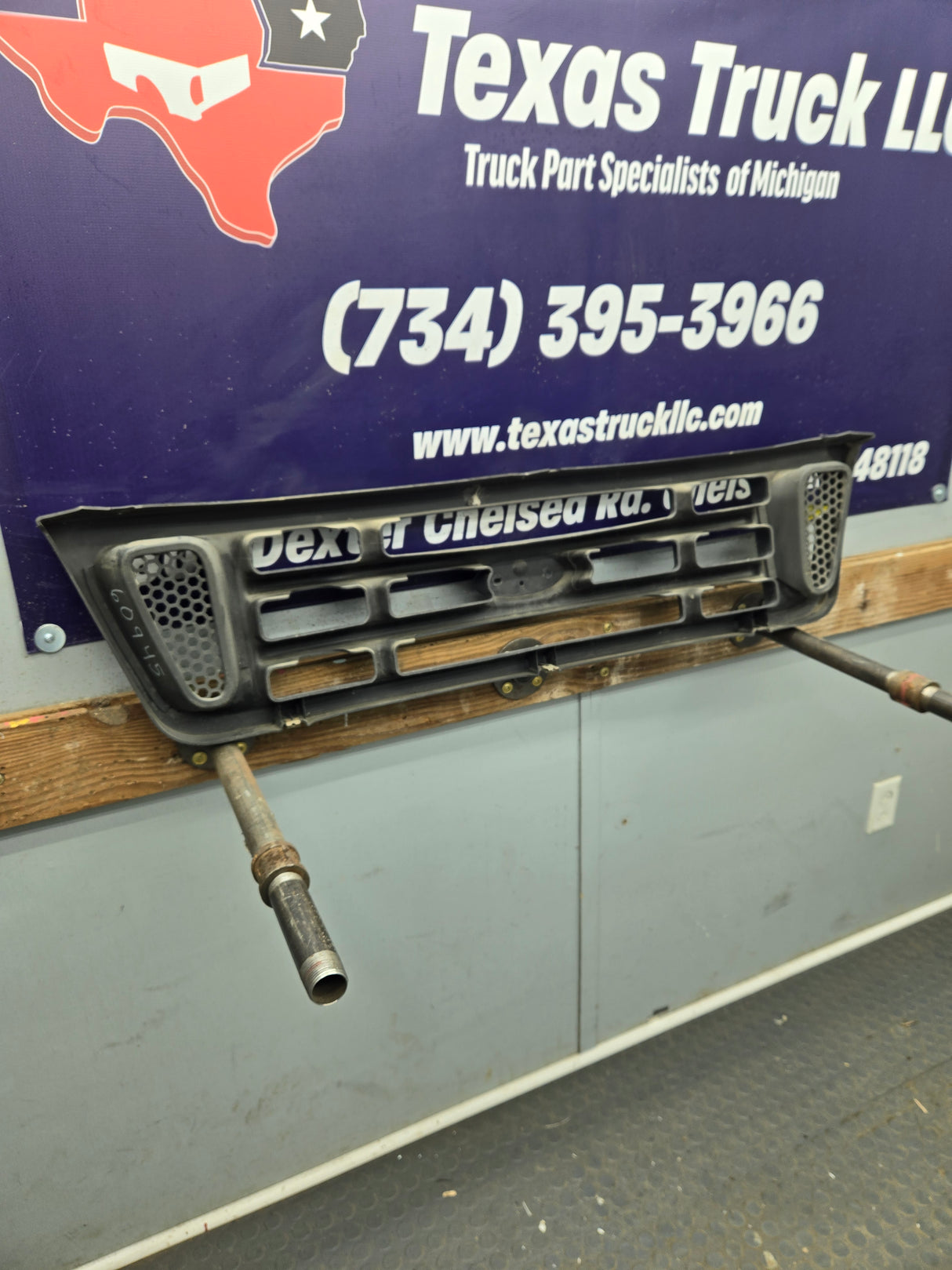 2004-2007 E-150 E-250 E-350 E-450 Econoline Van Grill