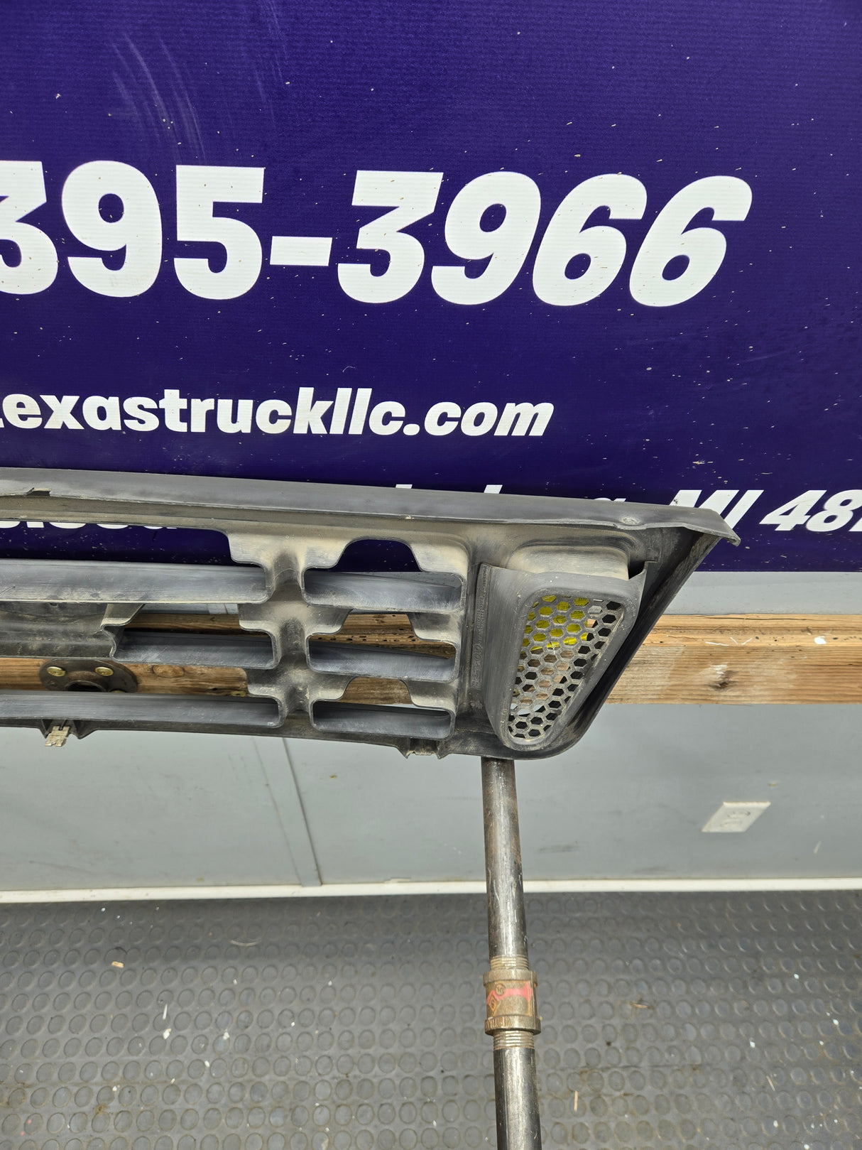 2004-2007 E-150 E-250 E-350 E-450 Econoline Van Grill