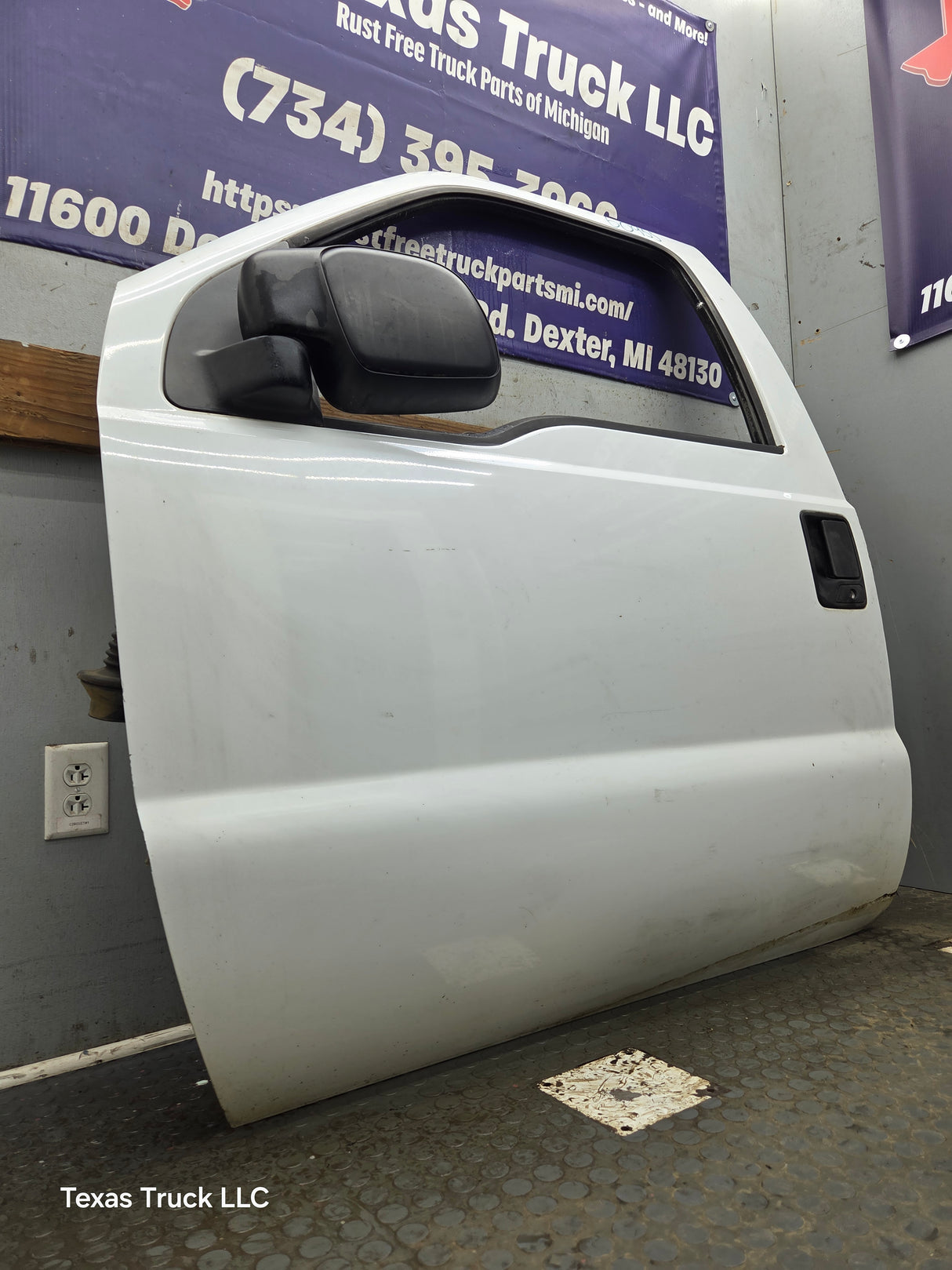 1999-2011 Ford Super Duty LH Driver Side Front Door F250 F350 F450 F550