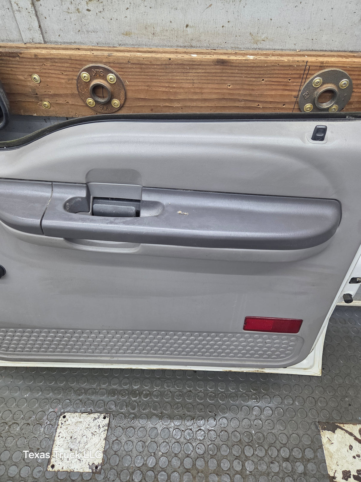 1999-2011 Ford Super Duty / Excursion Front Passenger Side RH Door F250 F350 F450 F550