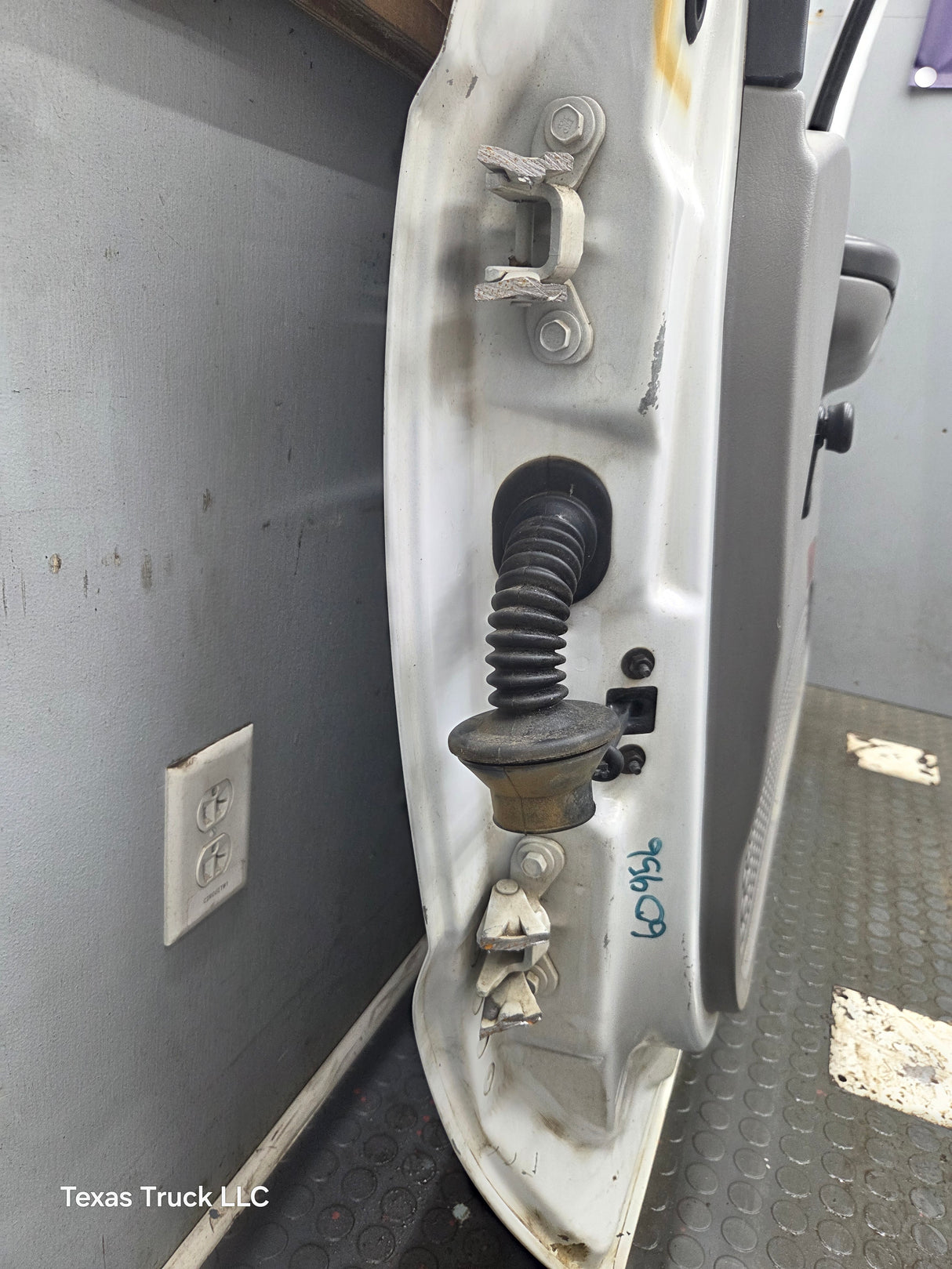 1999-2011 Ford Super Duty / Excursion Front Passenger Side RH Door F250 F350 F450 F550