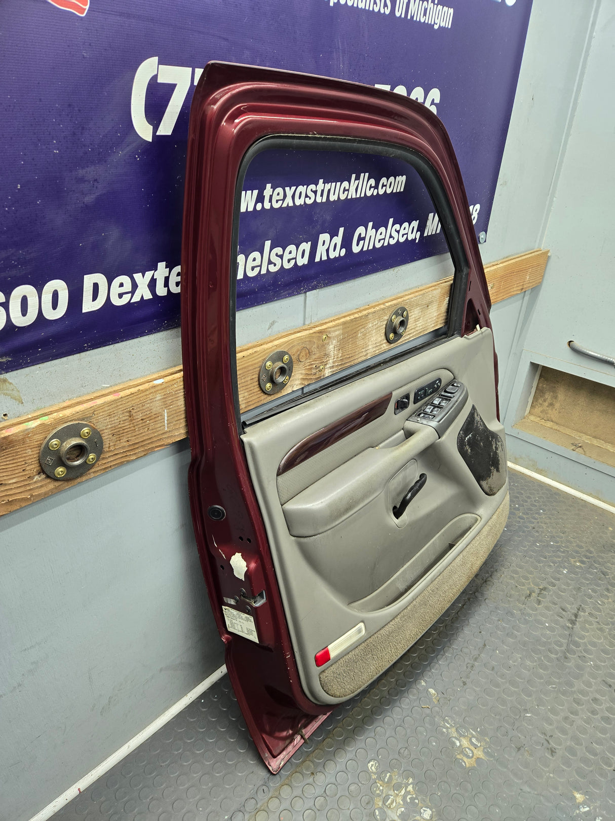 1999-2006 Chevrolet Silverado / GMC Sierra 1500 2500 3500 HD Front Driver Side Door LH