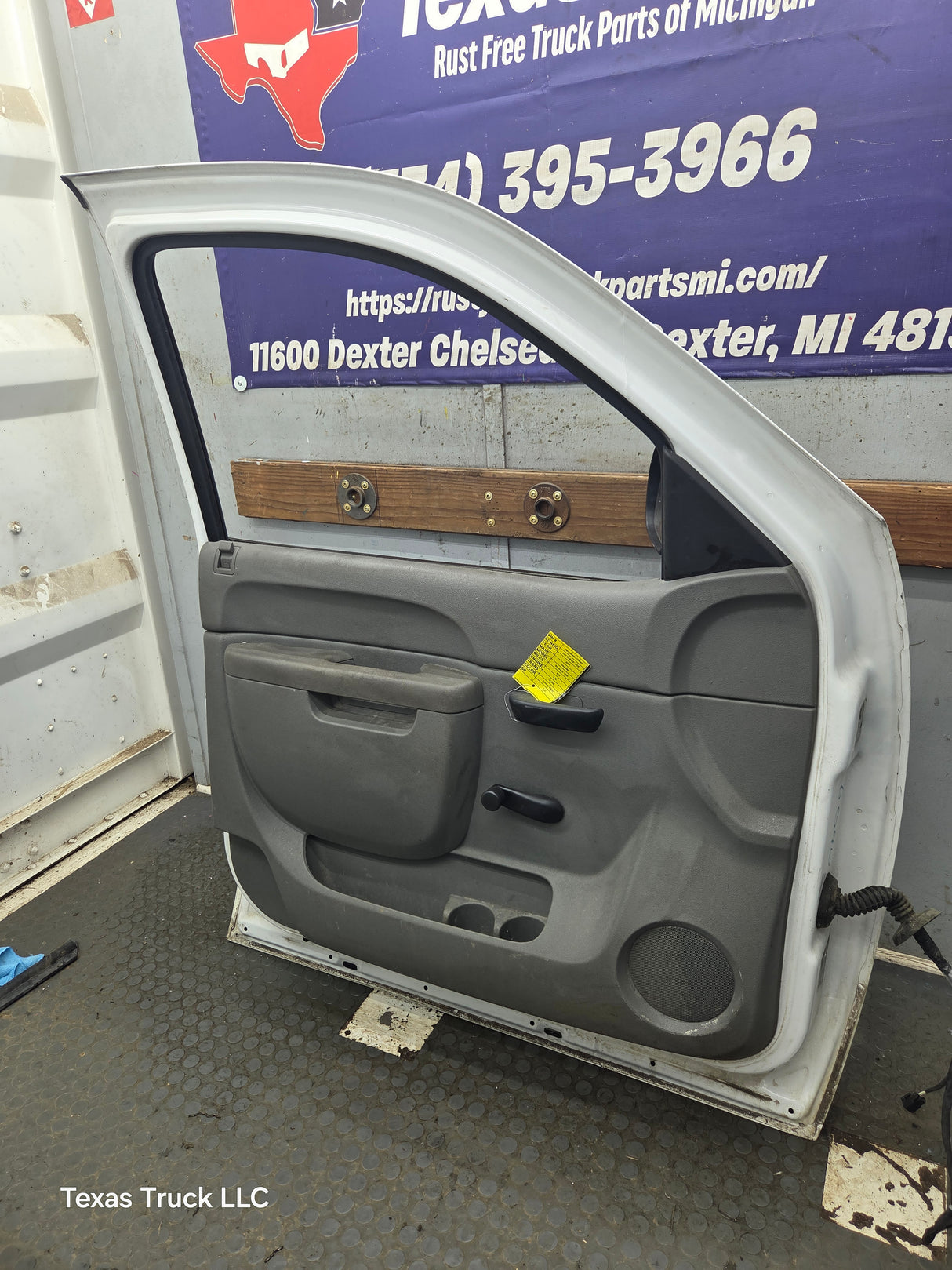 2007-2013 Chevrolet Silverado / GMC Sierra 1500 2500 3500 HD LH Front Driver Side Door