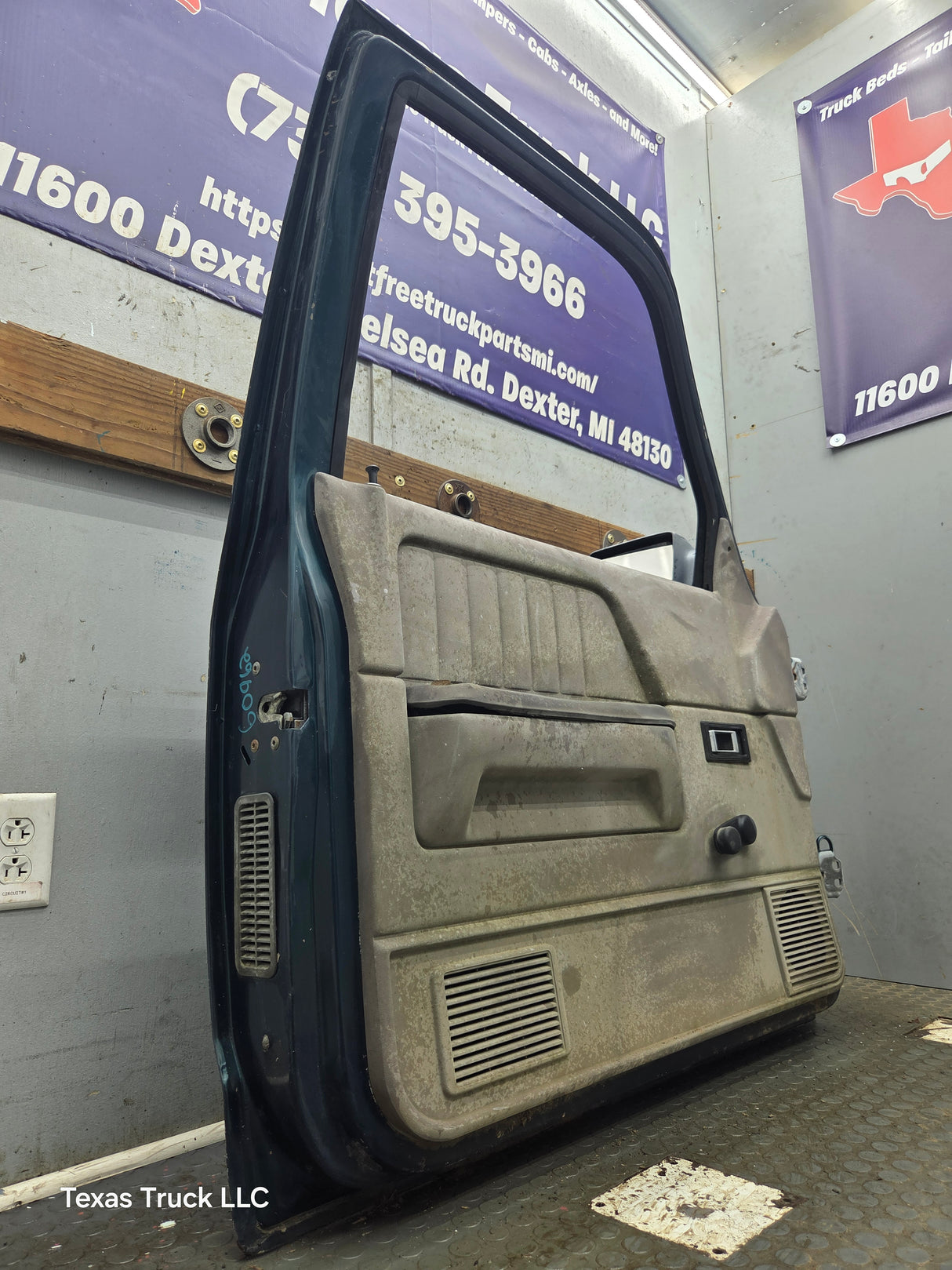 1992-1996 Dodge Dakota LH Driver Side Front Door