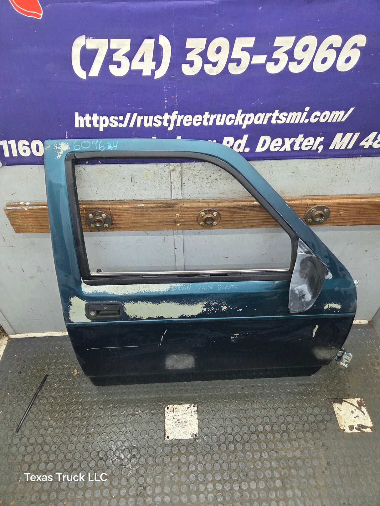 1992-1996 Dodge Dakota RH Passenger Side Front Door