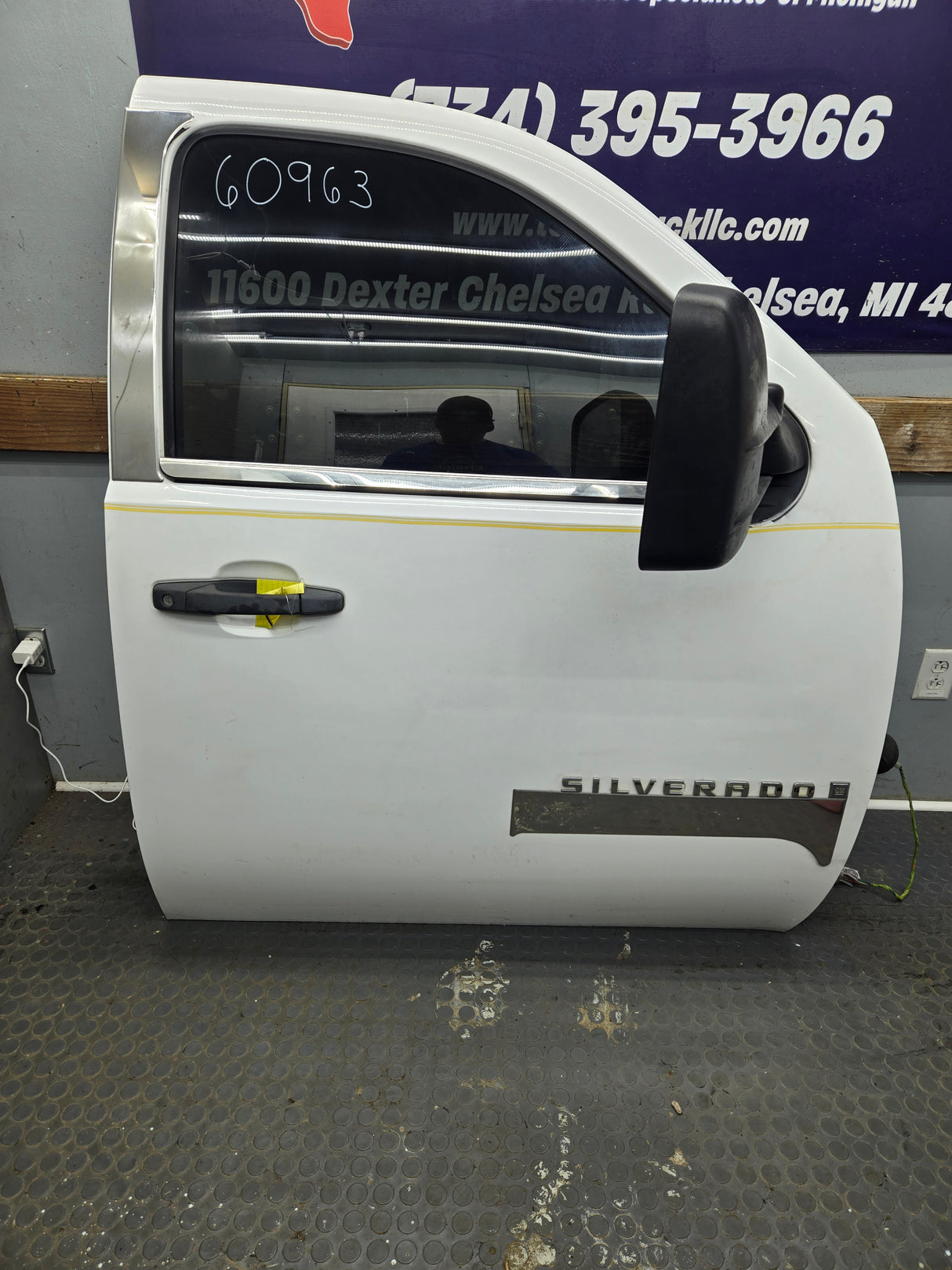 2007-2013 Chevrolet Silverado / GMC Sierra 1500 2500 3500 HD RH Front Passenger Side Door