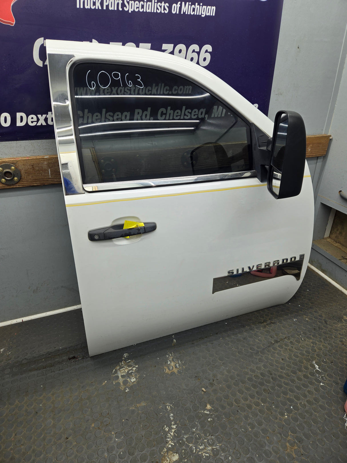 2007-2013 Chevrolet Silverado / GMC Sierra 1500 2500 3500 HD RH Front Passenger Side Door