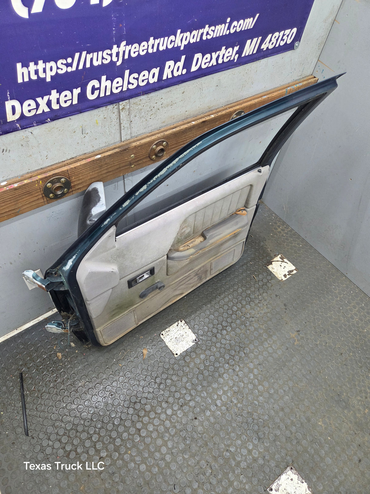 1992-1996 Dodge Dakota RH Passenger Side Front Door