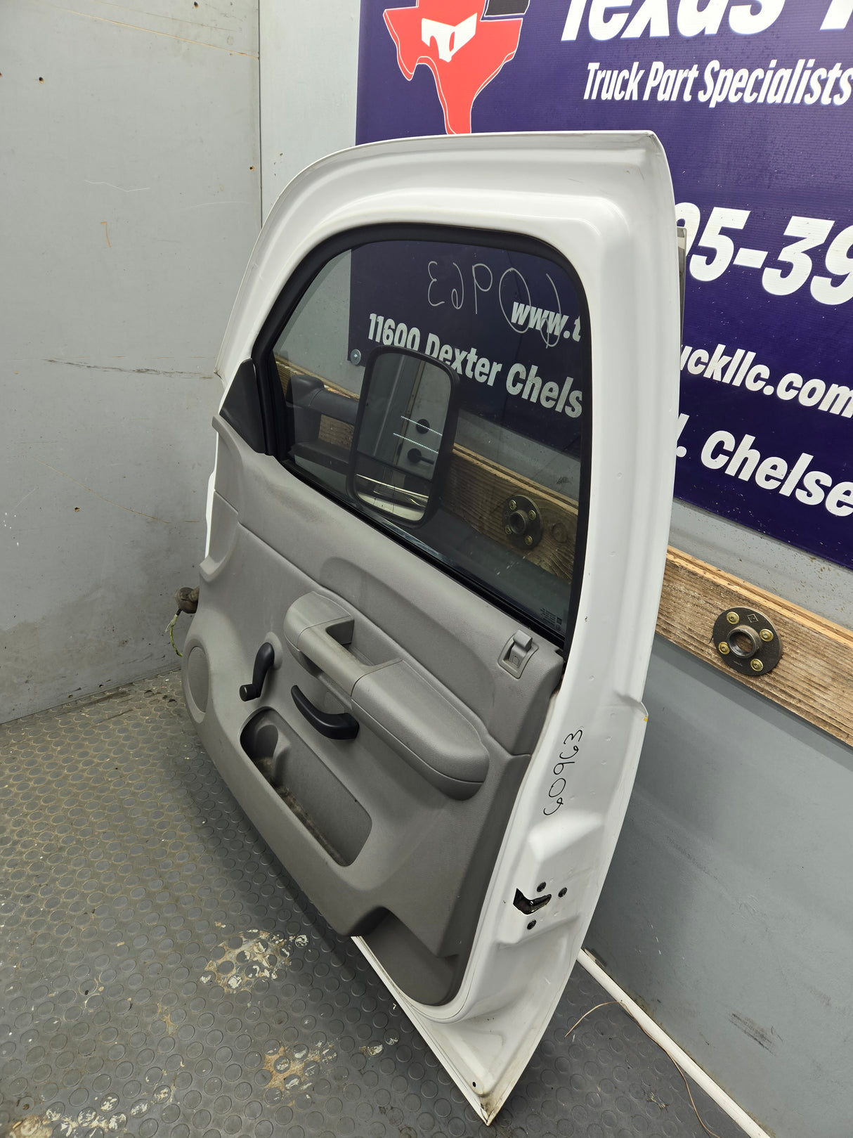 2007-2013 Chevrolet Silverado / GMC Sierra 1500 2500 3500 HD RH Front Passenger Side Door