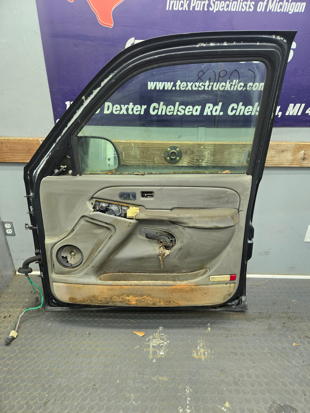 1999-2006 Chevrolet Silverado / GMC Sierra 1500 2500 3500 HD Front Passenger side Door RH