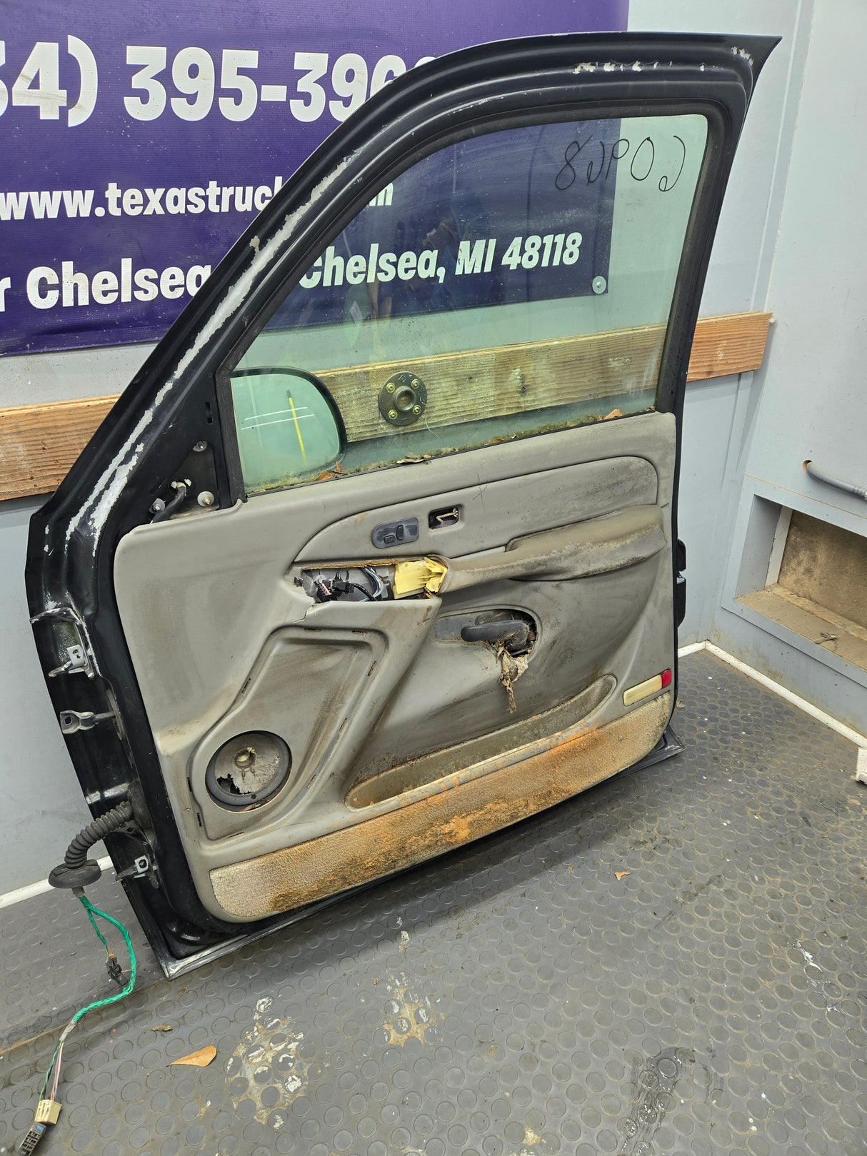 1999-2006 Chevrolet Silverado / GMC Sierra 1500 2500 3500 HD Front Passenger side Door RH