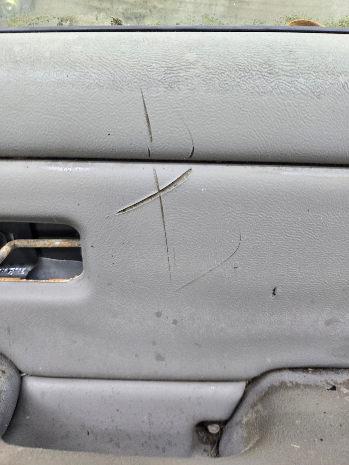 1999-2006 Chevrolet Silverado / GMC Sierra 1500 2500 3500 HD Front Passenger side Door RH