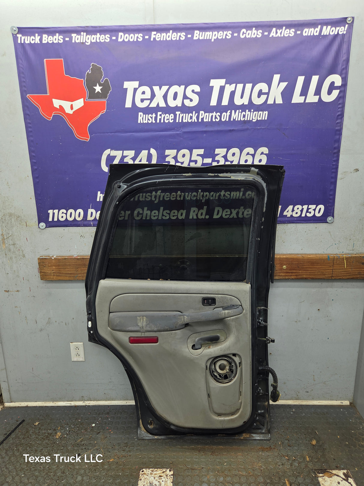 2001-2006 Chevrolet Tahoe / GMC Yukon 1500 2500HD Rear Driver Side Rear Door LH
