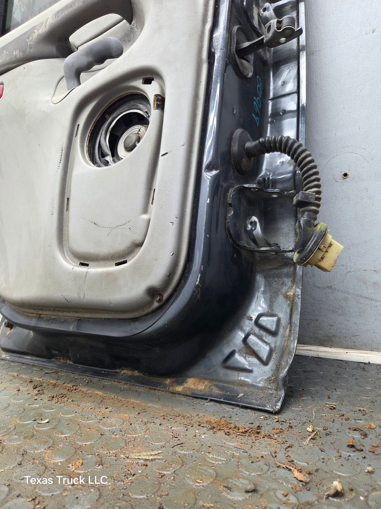 2001-2006 Chevrolet Tahoe / GMC Yukon 1500 2500HD Rear Driver Side Rear Door LH