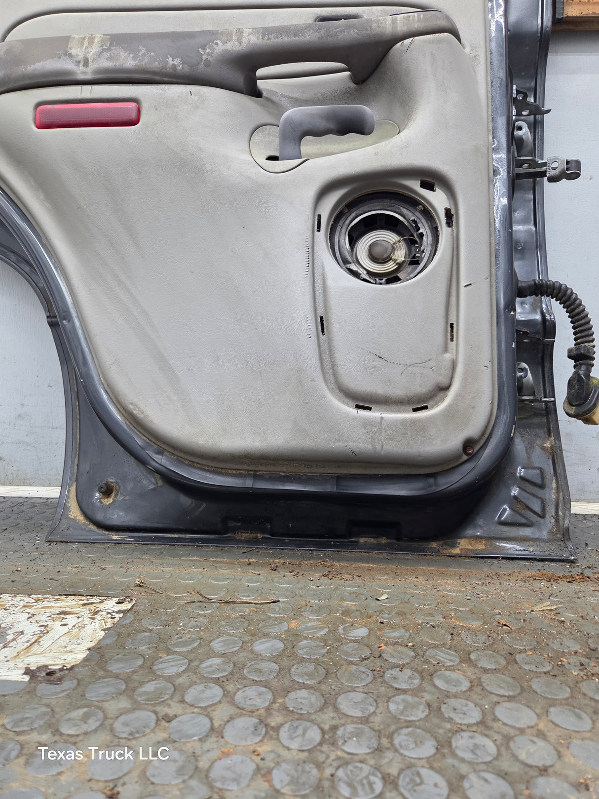 2001-2006 Chevrolet Tahoe / GMC Yukon 1500 2500HD Rear Driver Side Rear Door LH
