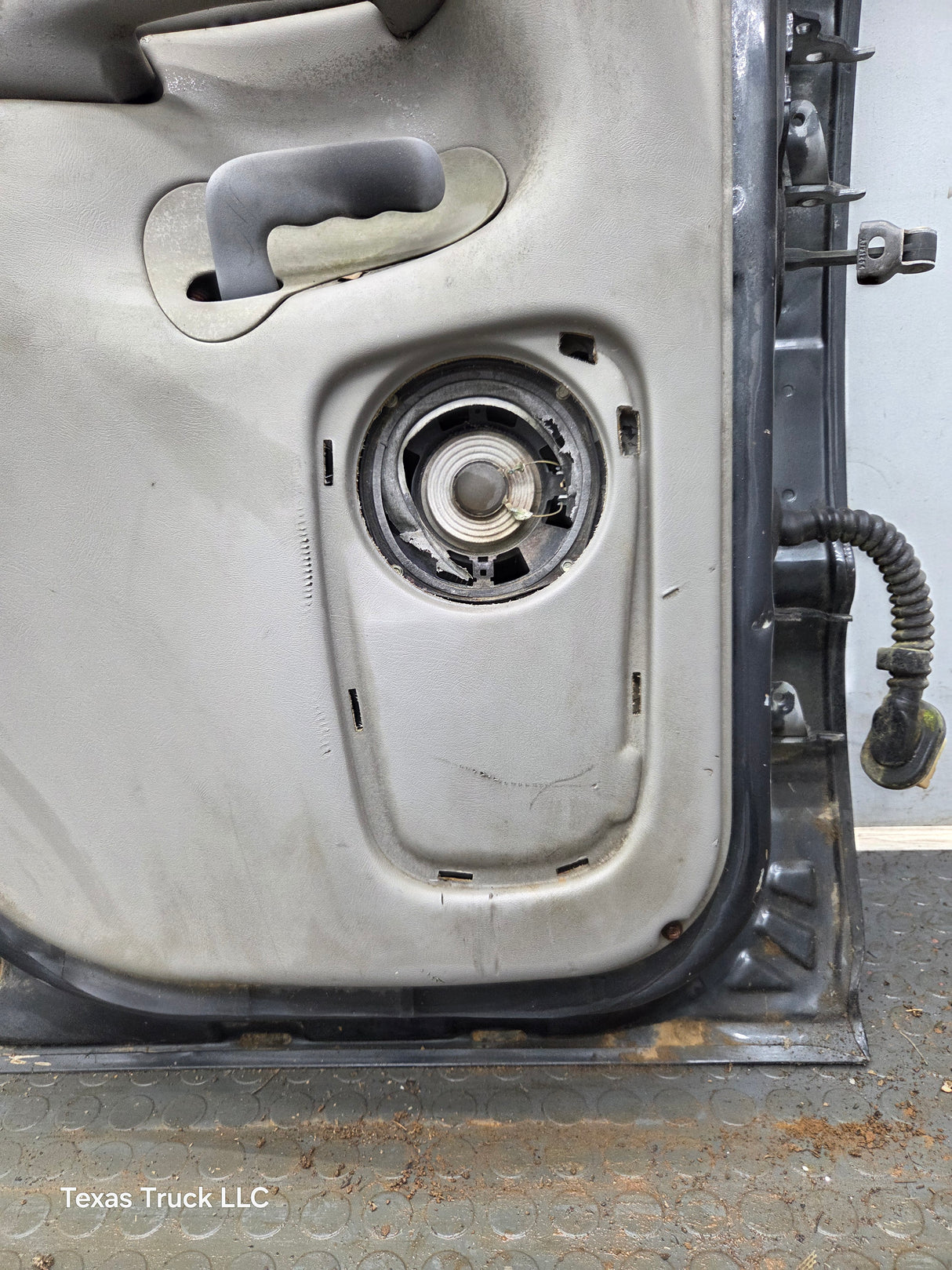 2001-2006 Chevrolet Tahoe / GMC Yukon 1500 2500HD Rear Driver Side Rear Door LH